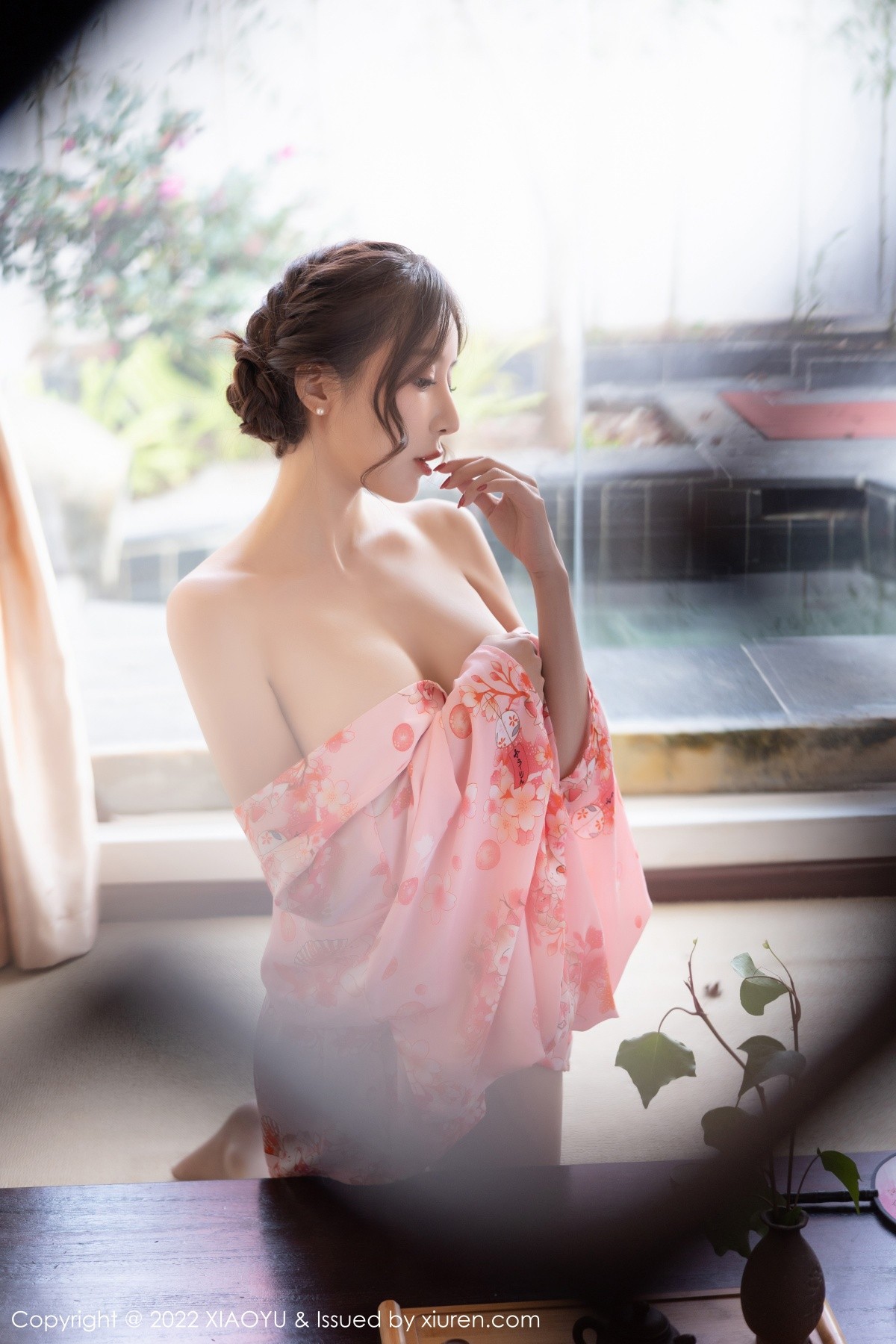xgyw.top_[XiaoYu画语界]Vol.754_女神王馨瑶yanni云南心愿旅拍粉色华衣裹身秀完美身材诱惑写真71P