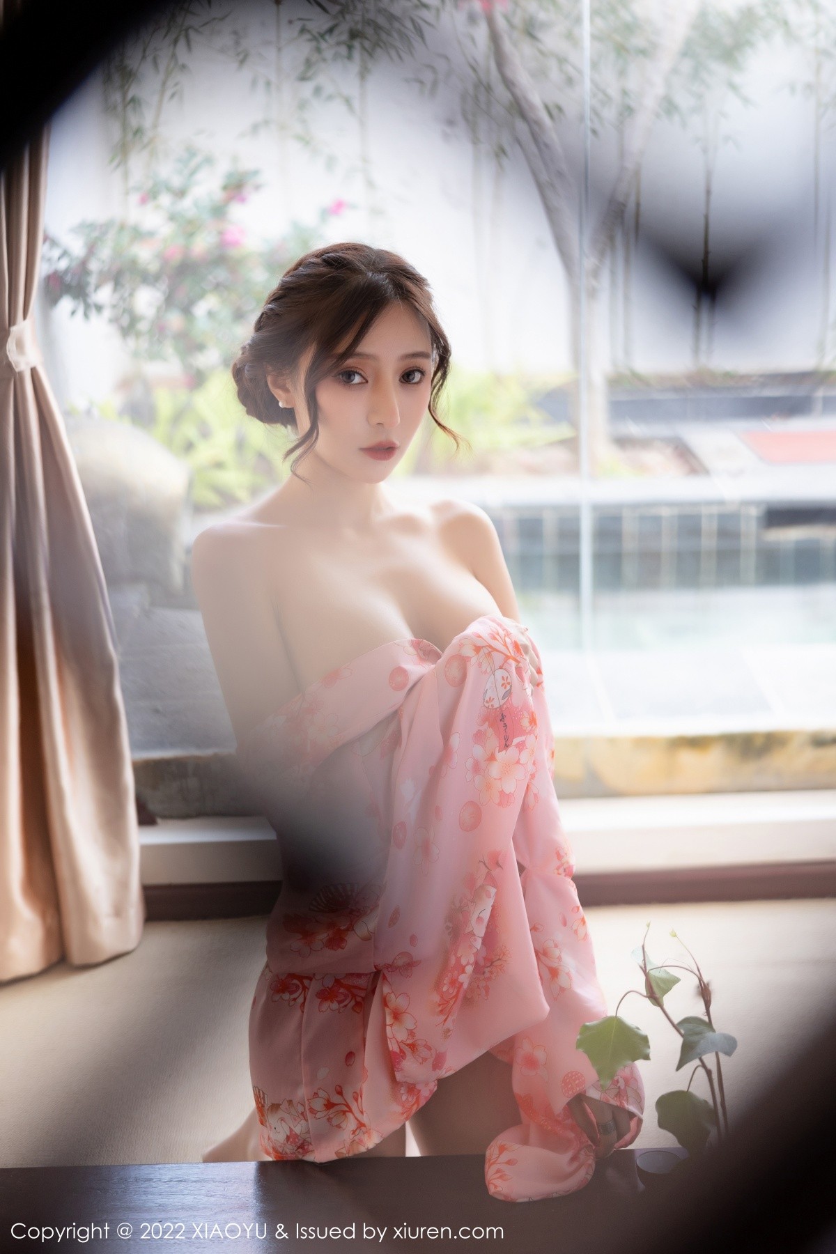 xgyw.top_[XiaoYu画语界]Vol.754_女神王馨瑶yanni云南心愿旅拍粉色华衣裹身秀完美身材诱惑写真71P