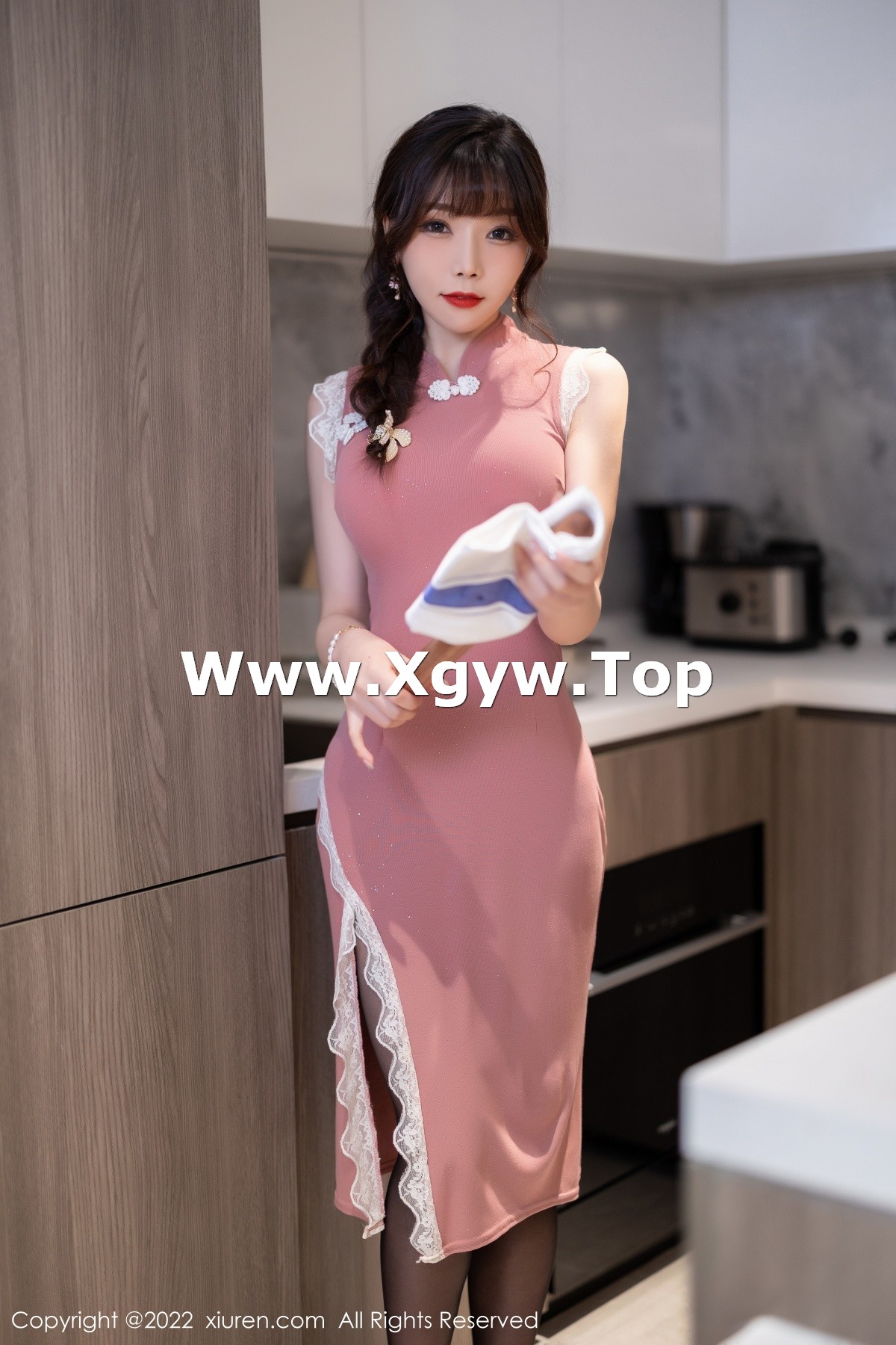 xgyw.top_XiuRen第4848期_女神芝芝Booty厨娘角色主题粉红色旗袍配黑丝裤袜极致魅惑写真78P