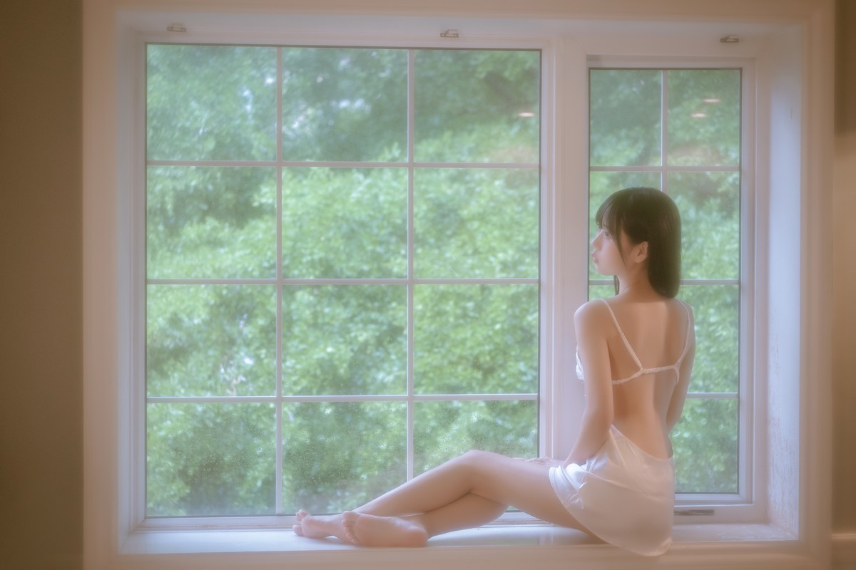 xgyw.top_阳光美少女萌芽儿o0遐私房主题性感白色蕾丝低胸吊裙秀白嫩肌肤撩人诱惑写真43P