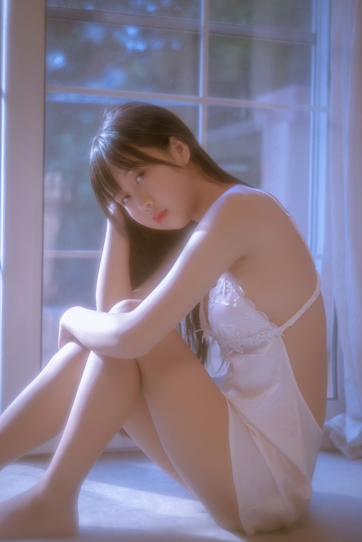 xgyw.top_阳光美少女萌芽儿o0遐私房主题性感白色蕾丝低胸吊裙秀白嫩肌肤撩人诱惑写真43P