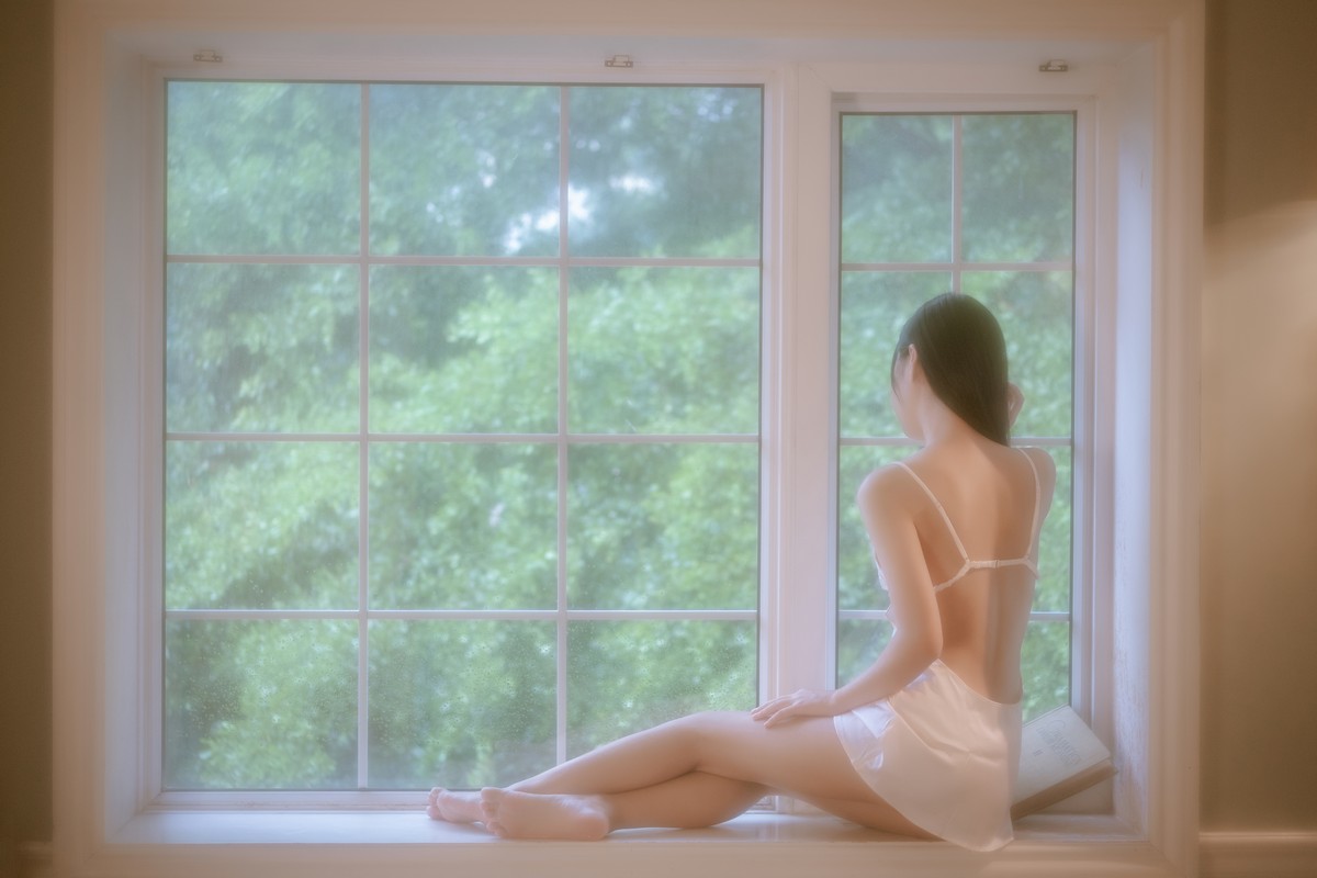 xgyw.top_阳光美少女萌芽儿o0遐私房主题性感白色蕾丝低胸吊裙秀白嫩肌肤撩人诱惑写真43P