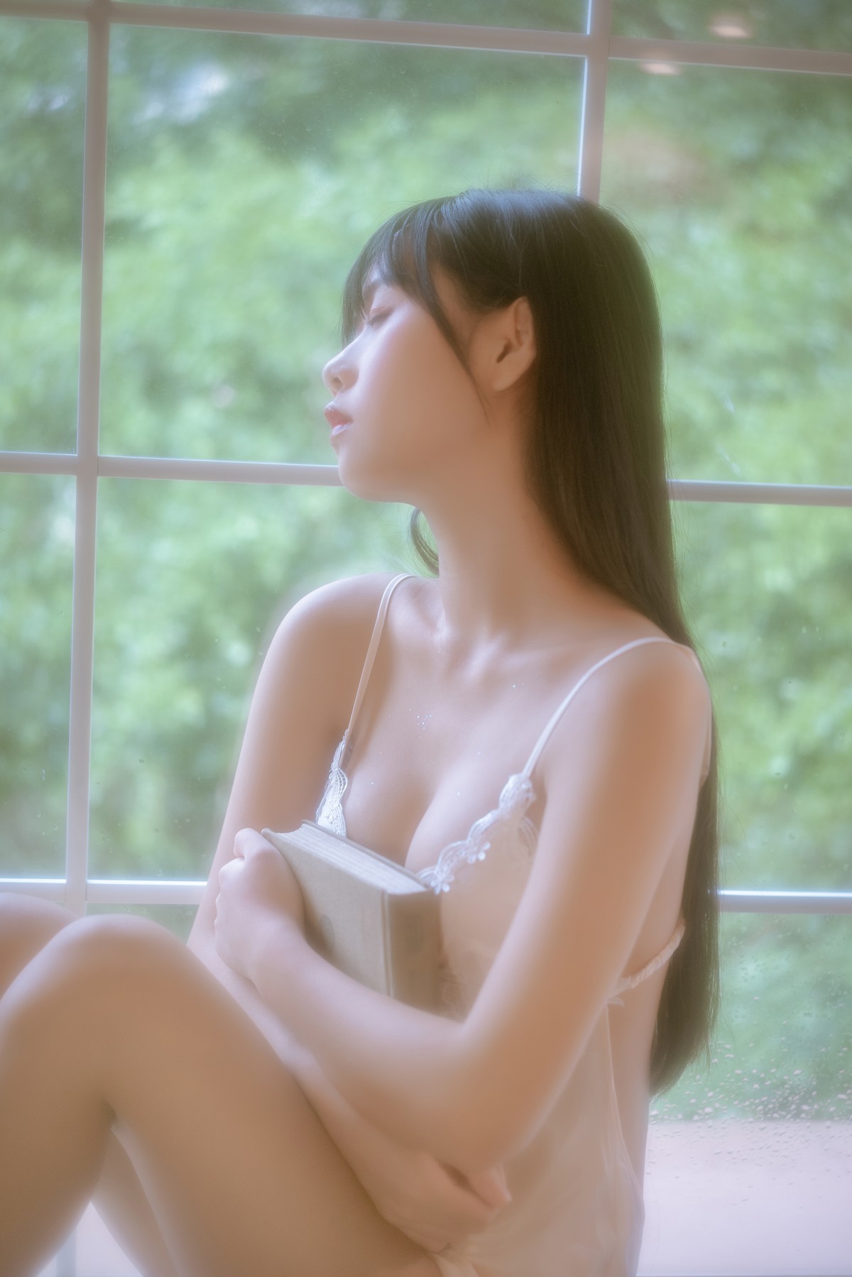 xgyw.top_阳光美少女萌芽儿o0遐私房主题性感白色蕾丝低胸吊裙秀白嫩肌肤撩人诱惑写真43P