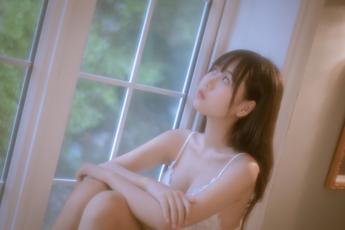 xgyw.top_阳光美少女萌芽儿o0遐私房主题性感白色蕾丝低胸吊裙秀白嫩肌肤撩人诱惑写真43P