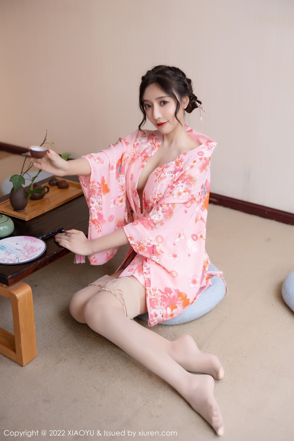 xgyw.top_[XiaoYu画语界]Vol.754_女神王馨瑶yanni云南心愿旅拍粉色华衣裹身秀完美身材诱惑写真71P