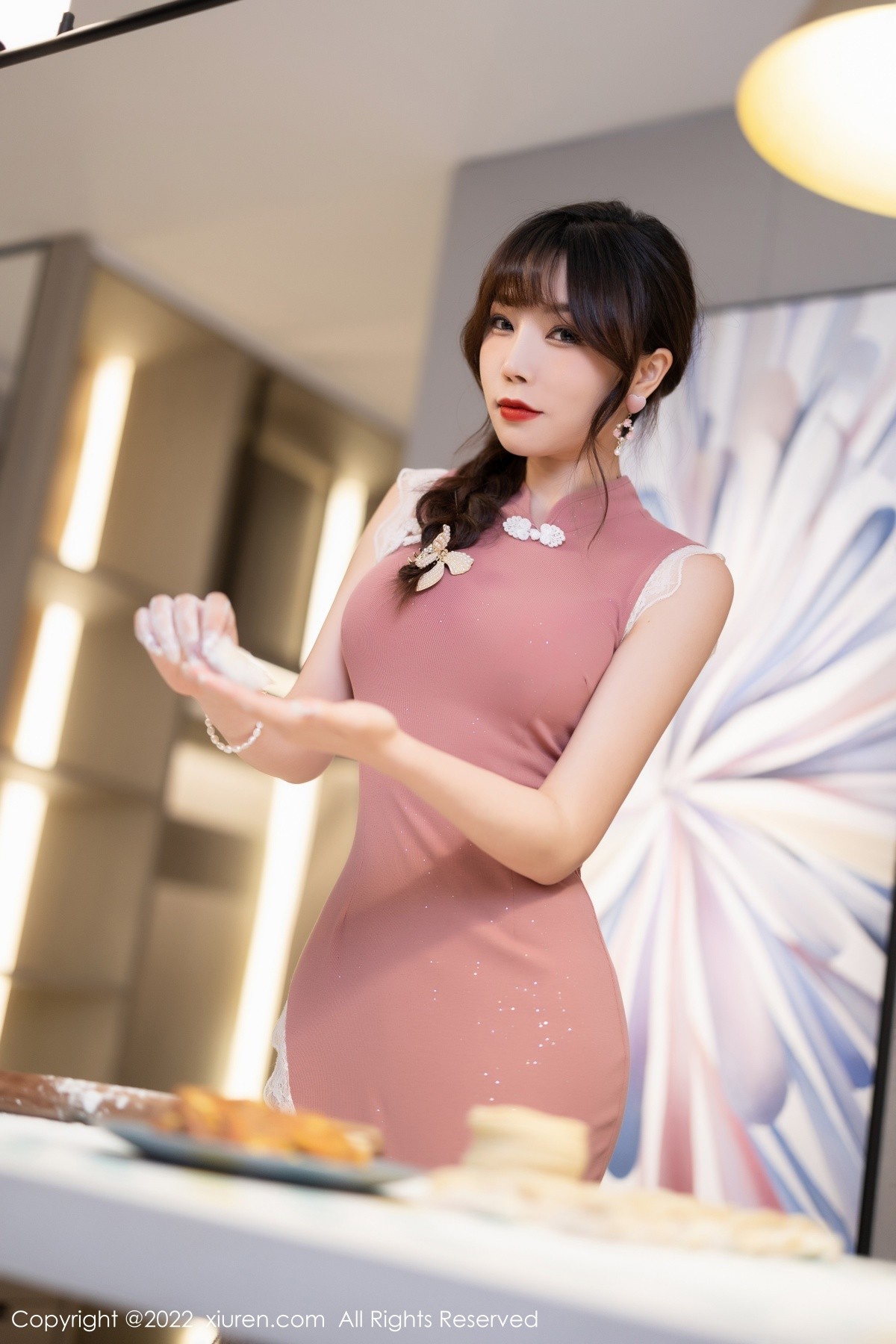 xgyw.top_XiuRen第4848期_女神芝芝Booty厨娘角色主题粉红色旗袍配黑丝裤袜极致魅惑写真78P