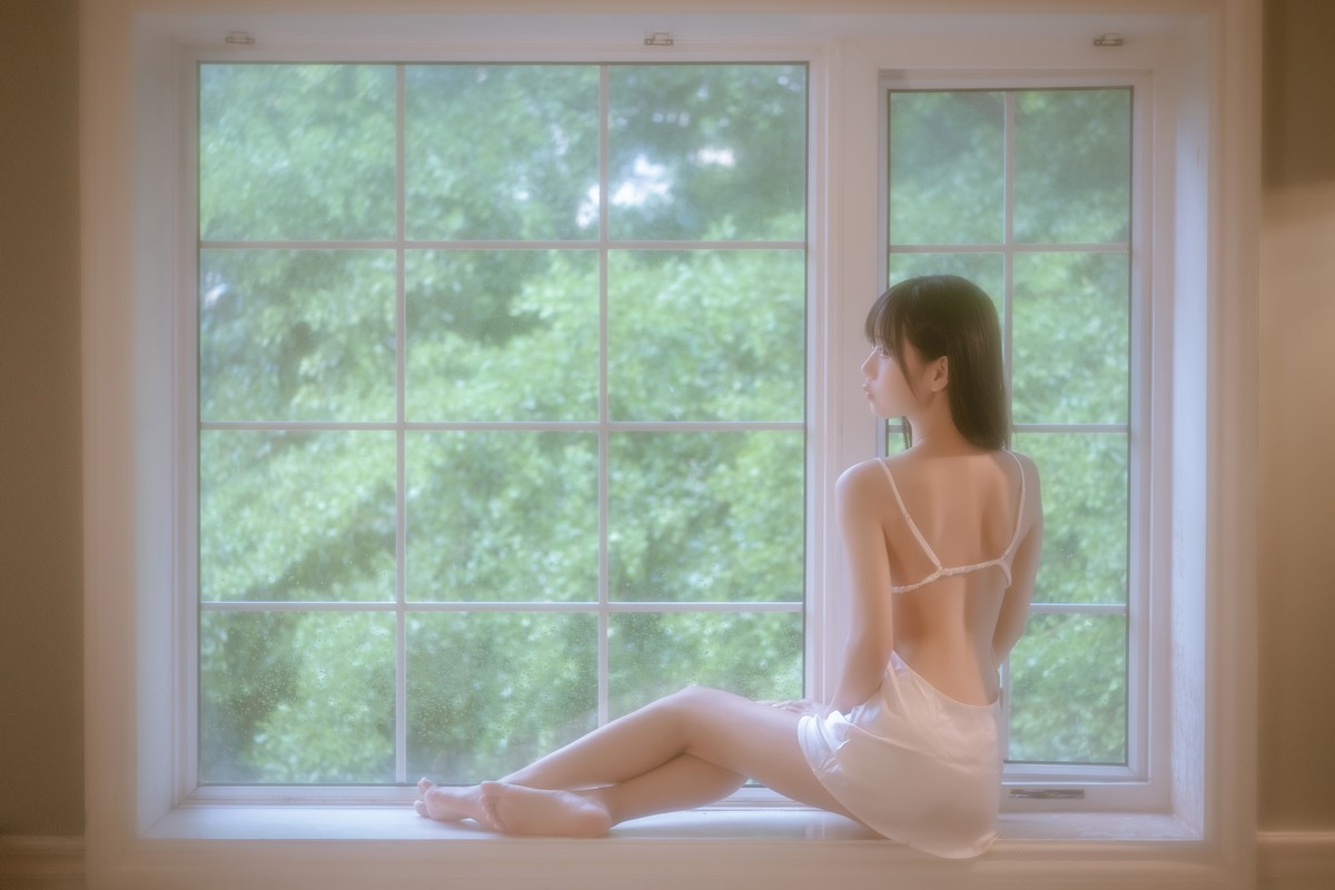 xgyw.top_阳光美少女萌芽儿o0遐私房主题性感白色蕾丝低胸吊裙秀白嫩肌肤撩人诱惑写真43P