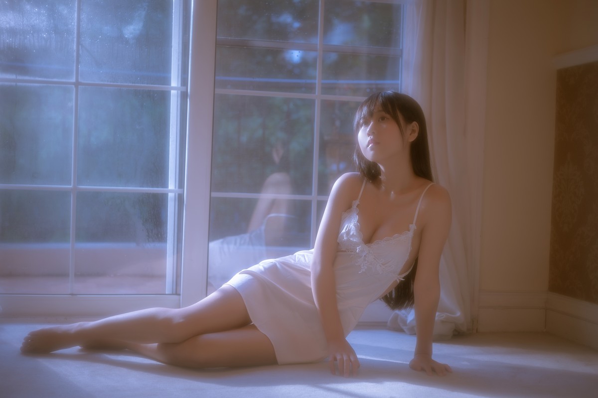 xgyw.top_阳光美少女萌芽儿o0遐私房主题性感白色蕾丝低胸吊裙秀白嫩肌肤撩人诱惑写真43P