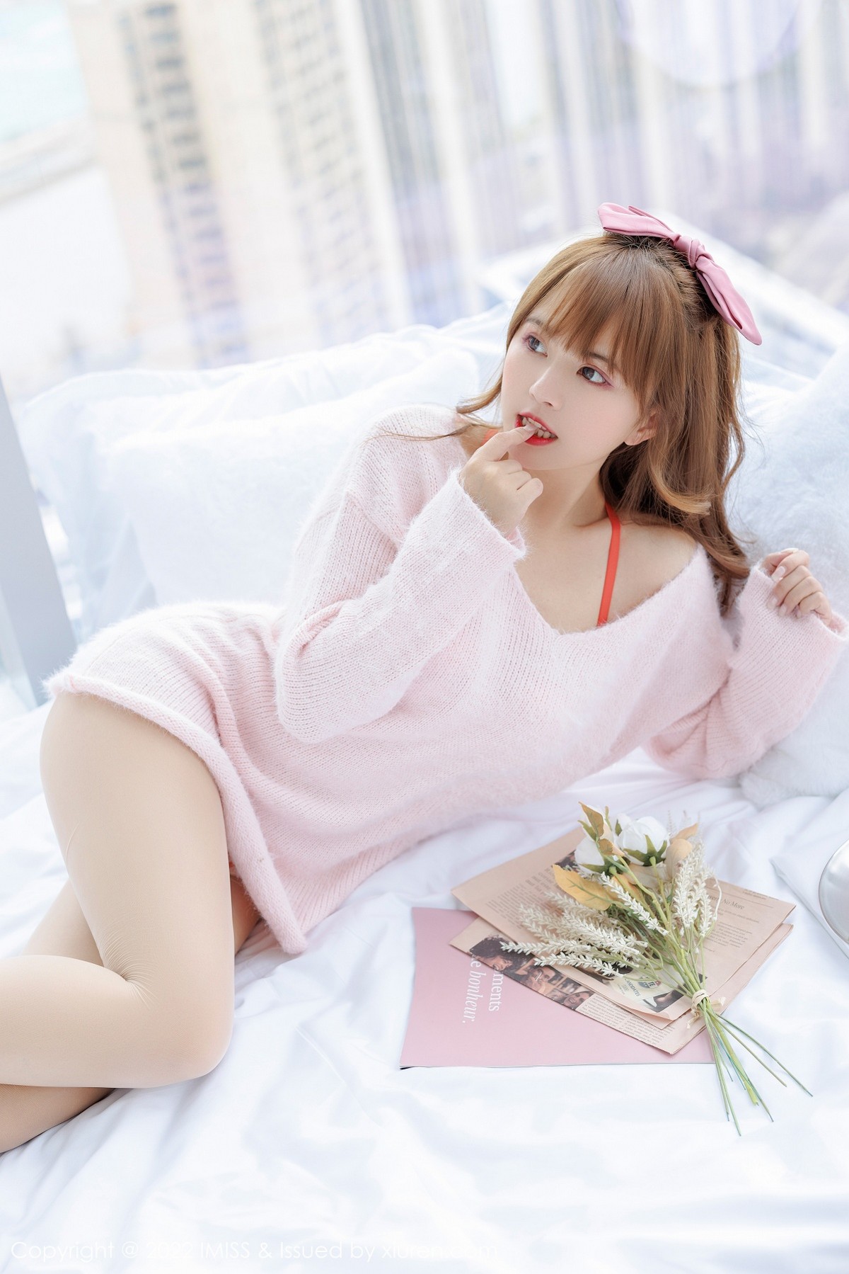 xgyw.top_[IMISS爱蜜社]Vol.677_模特张思允脱性感粉色上衣露红边内衣原色丝袜迷人诱惑写真66P