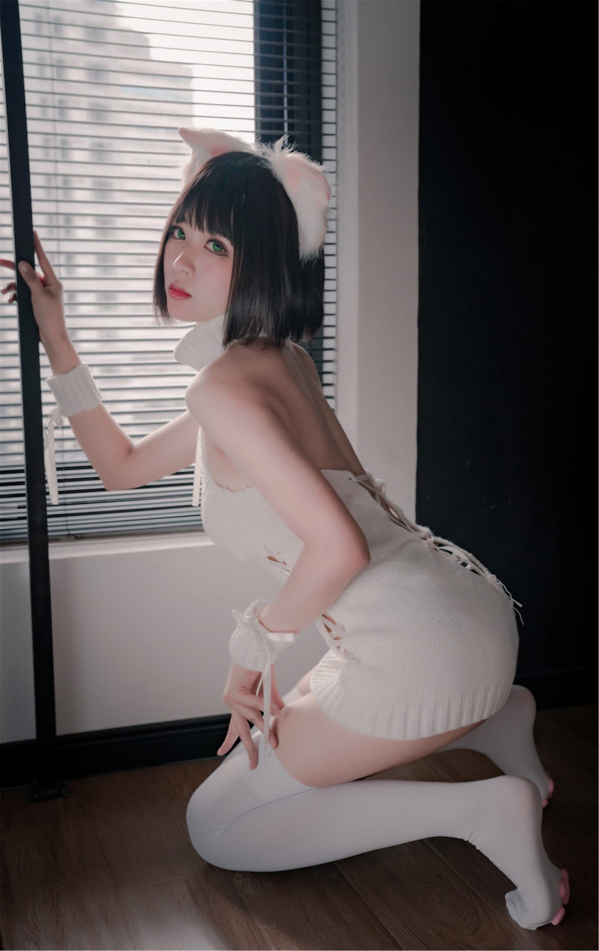 xgyw.top_网络美女轩萧学姐猫爪袜主题私房性感真空白毛衣配白丝袜秀完美身材诱惑写真40P