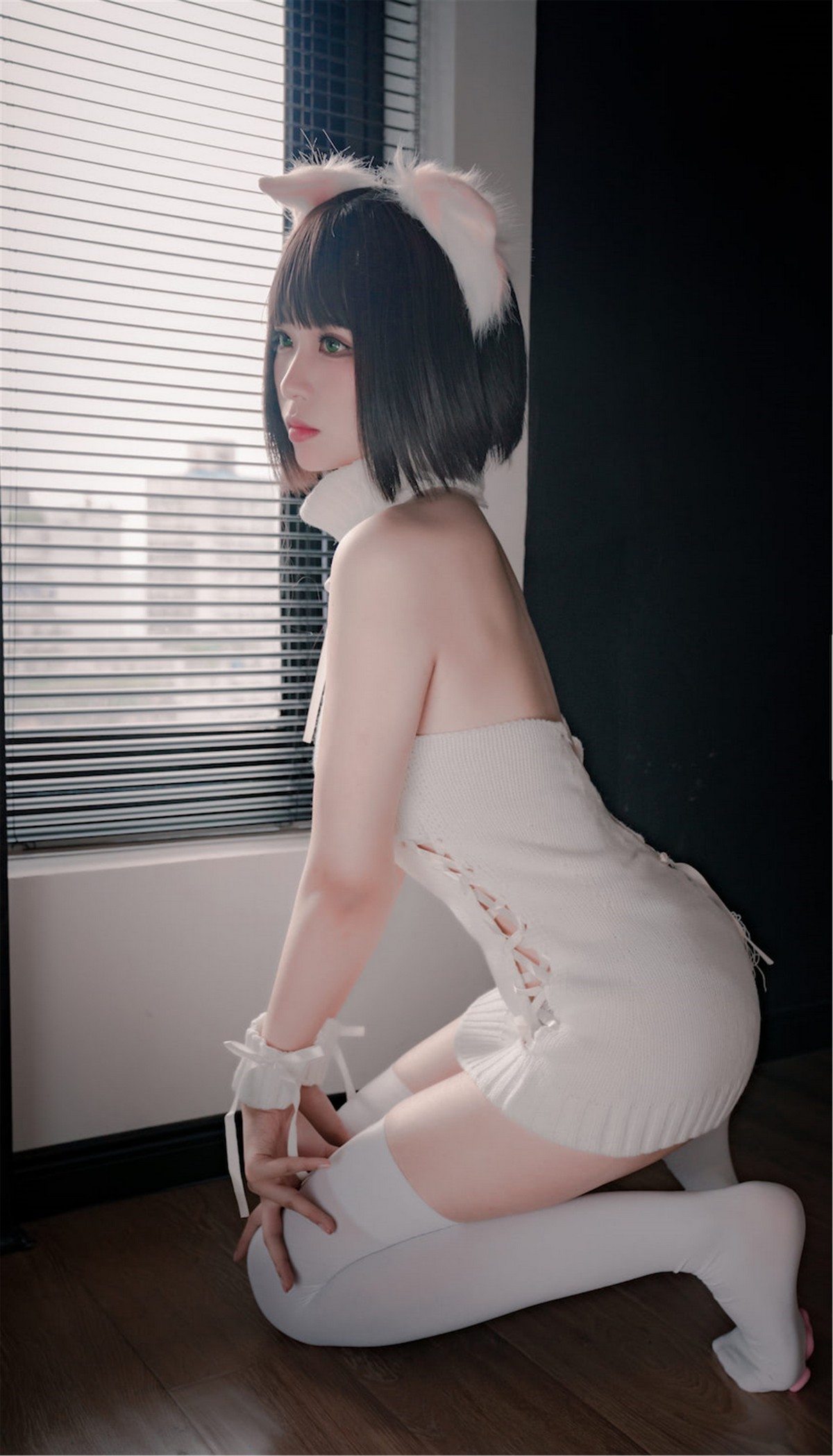 xgyw.top_网络美女轩萧学姐猫爪袜主题私房性感真空白毛衣配白丝袜秀完美身材诱惑写真40P