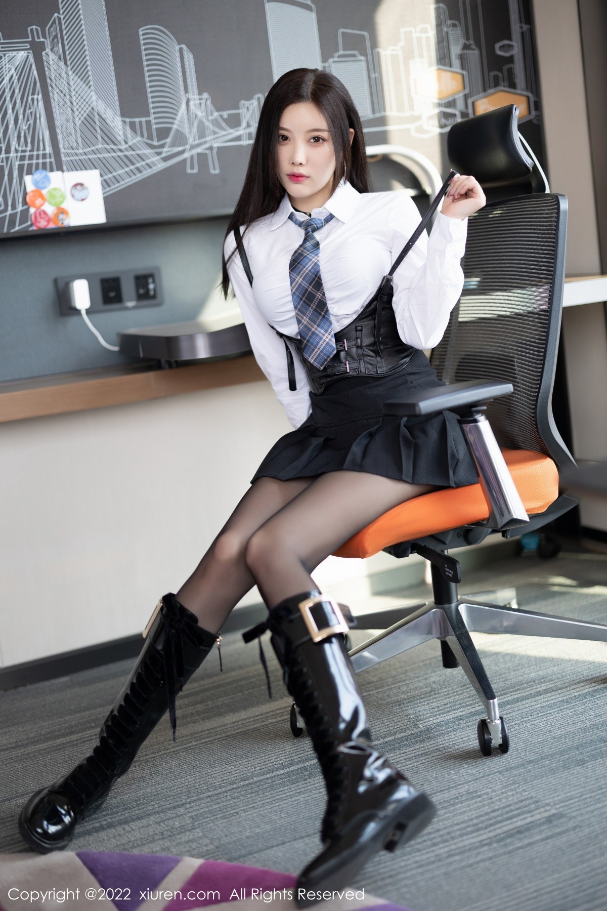 xgyw.top_XiuRen第4856期_女神杨晨晨Yome性感白T配黑短裙半脱露黑色蕾丝内衣诱惑写真80P