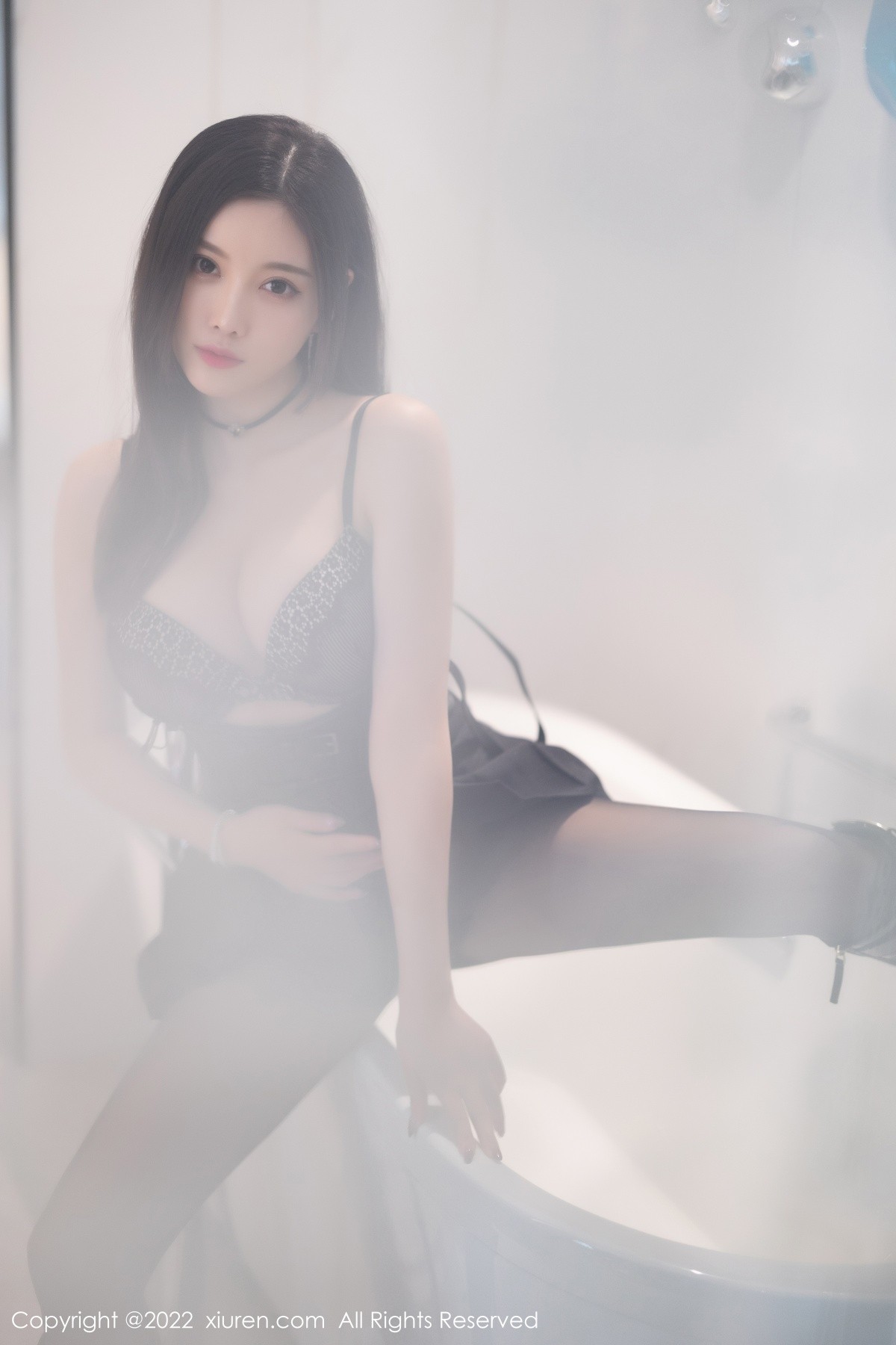 xgyw.top_XiuRen第4856期_女神杨晨晨Yome性感白T配黑短裙半脱露黑色蕾丝内衣诱惑写真80P