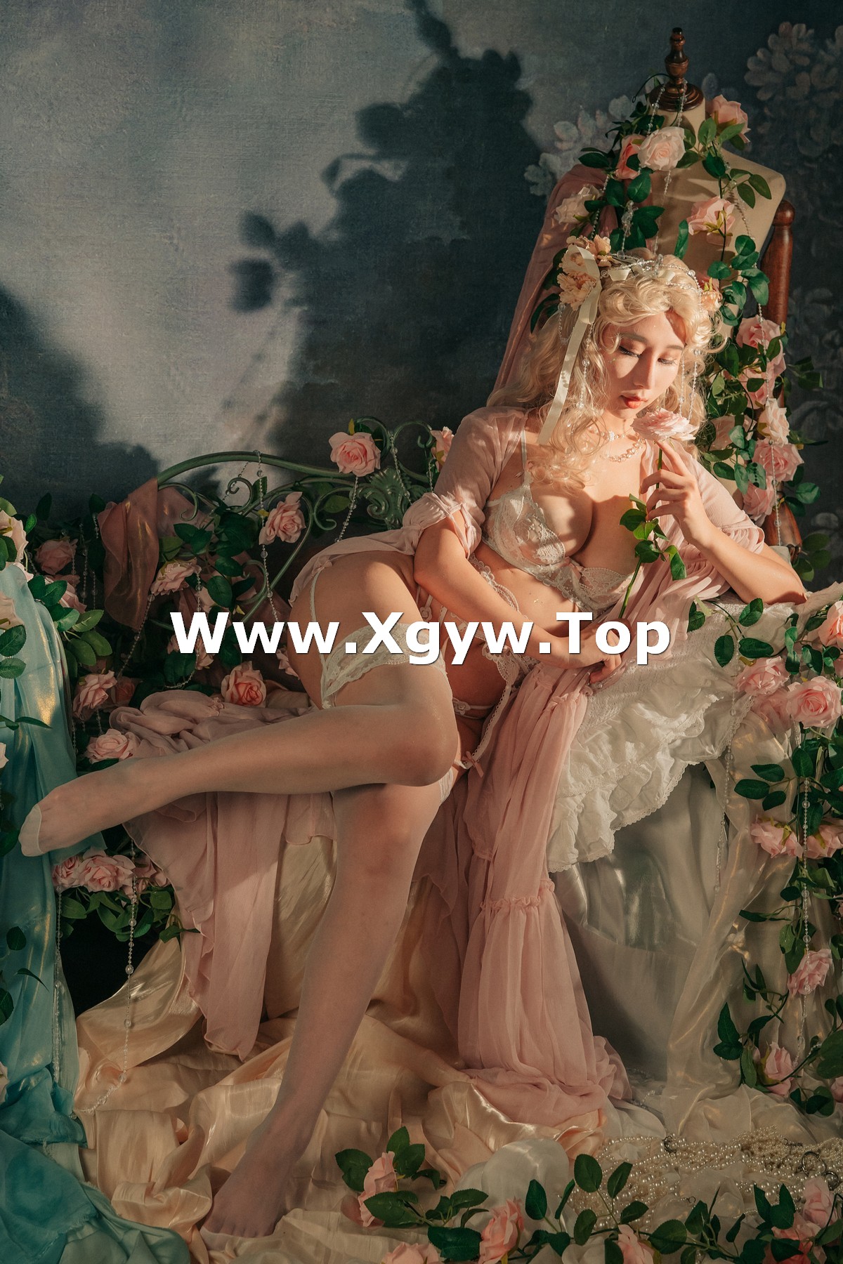 xgyw.top_Coser美女云溪溪奶桃油画少女主题脱薄纱服饰露性感内衣秀豪乳遮点诱惑写真40P