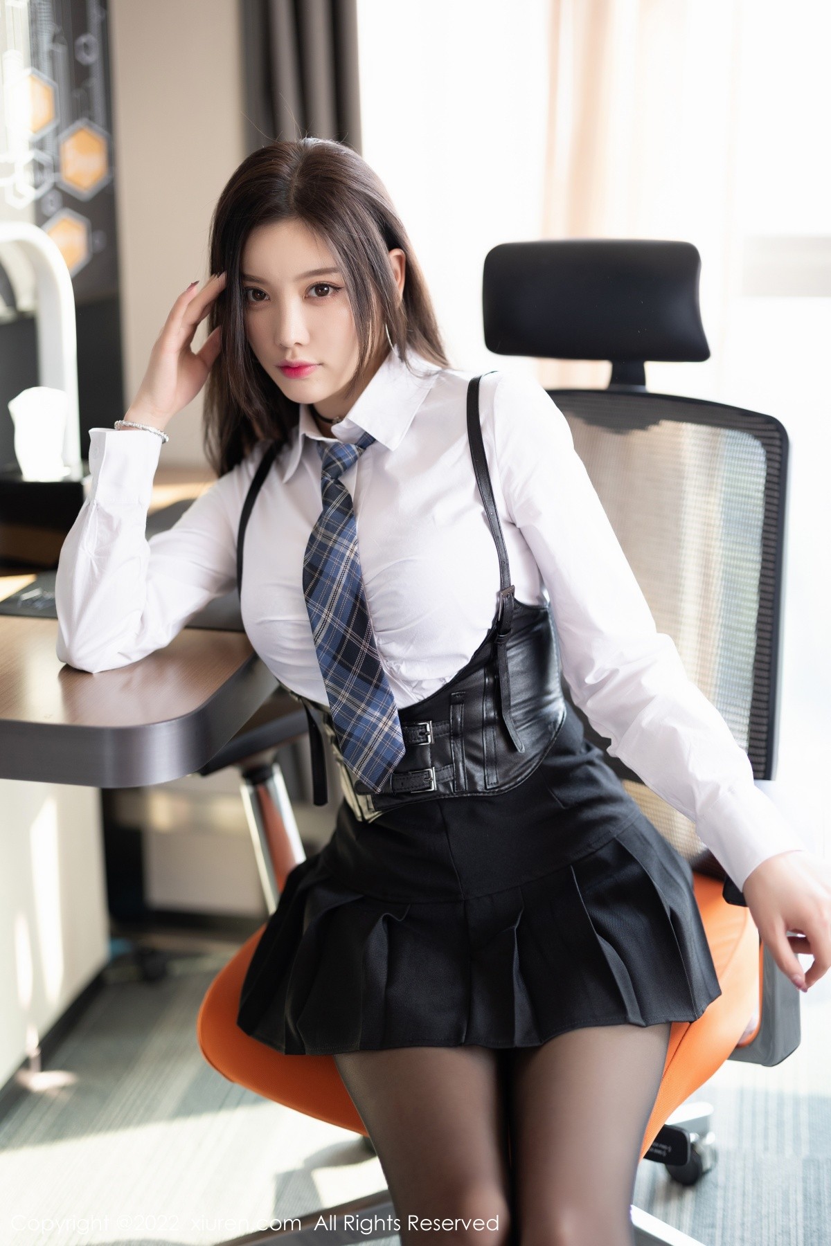 xgyw.top_XiuRen第4856期_女神杨晨晨Yome性感白T配黑短裙半脱露黑色蕾丝内衣诱惑写真80P