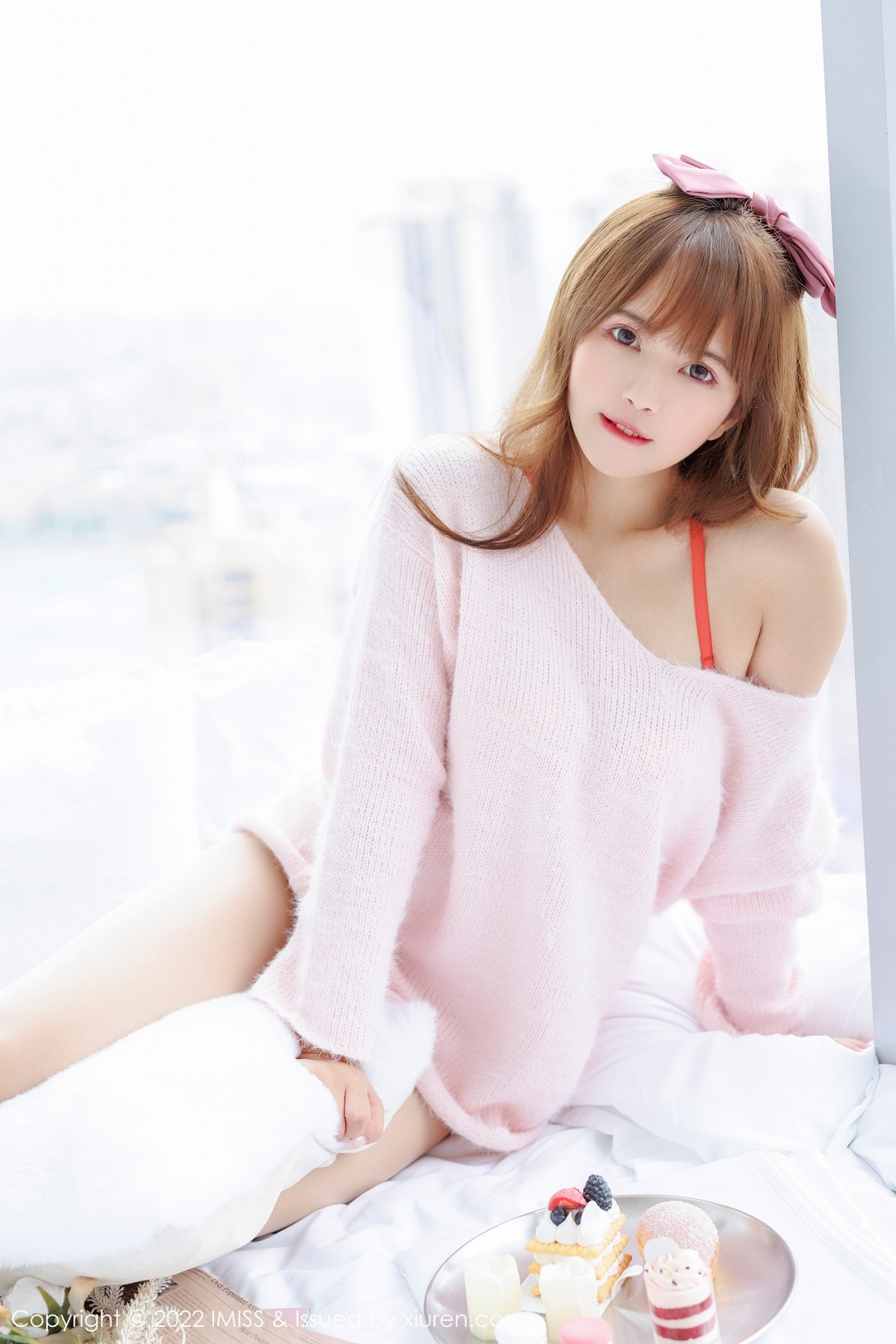 xgyw.top_[IMISS爱蜜社]Vol.677_模特张思允脱性感粉色上衣露红边内衣原色丝袜迷人诱惑写真66P