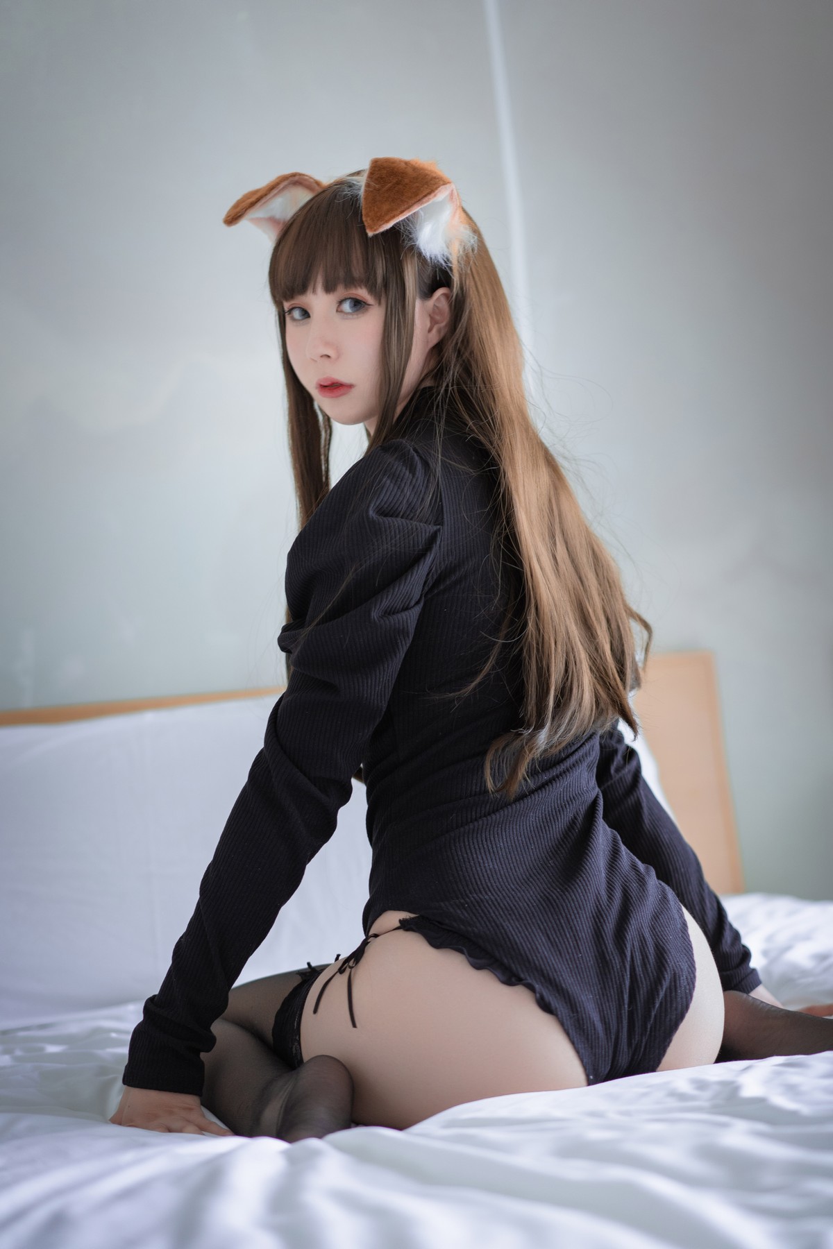 xgyw.top_网络美女西园寺南歌折耳犬黑色连体衣主题低胸服饰配蕾丝袜秀豪乳翘臀诱惑写真30P
