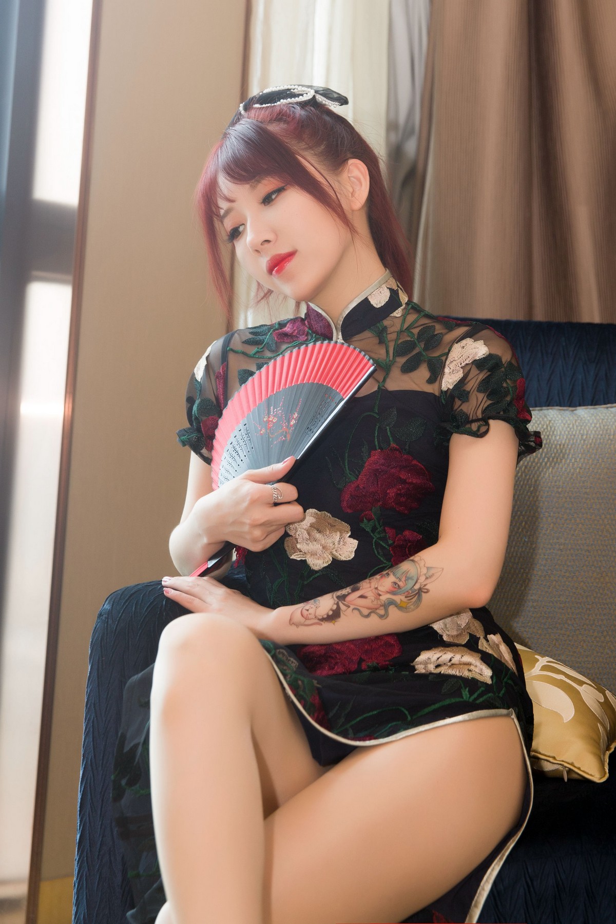 xgyw.top_斗鱼主播小女巫露娜烟影如画主题私房性感花色旗袍配超薄肉丝秀美腿诱惑写真40P