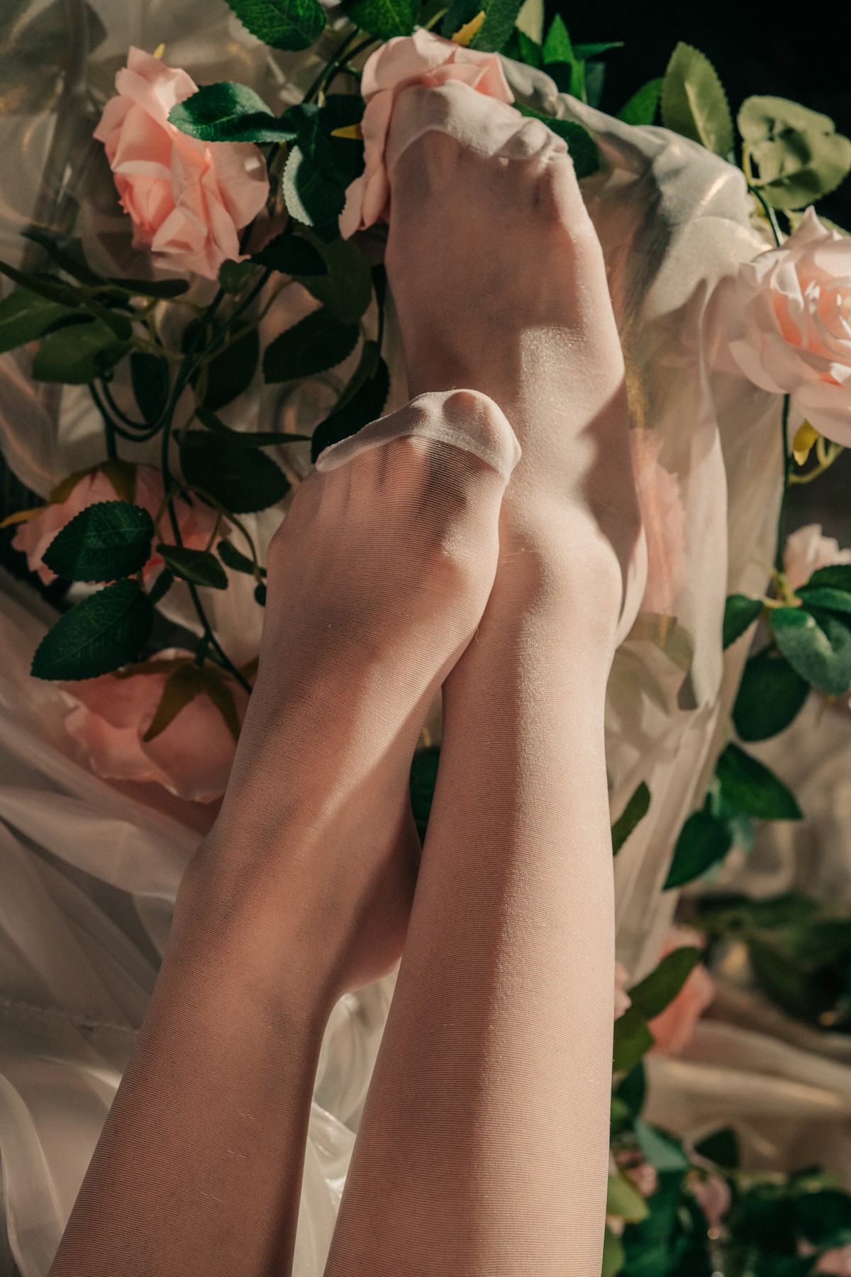 xgyw.top_Coser美女云溪溪奶桃油画少女主题脱薄纱服饰露性感内衣秀豪乳遮点诱惑写真40P