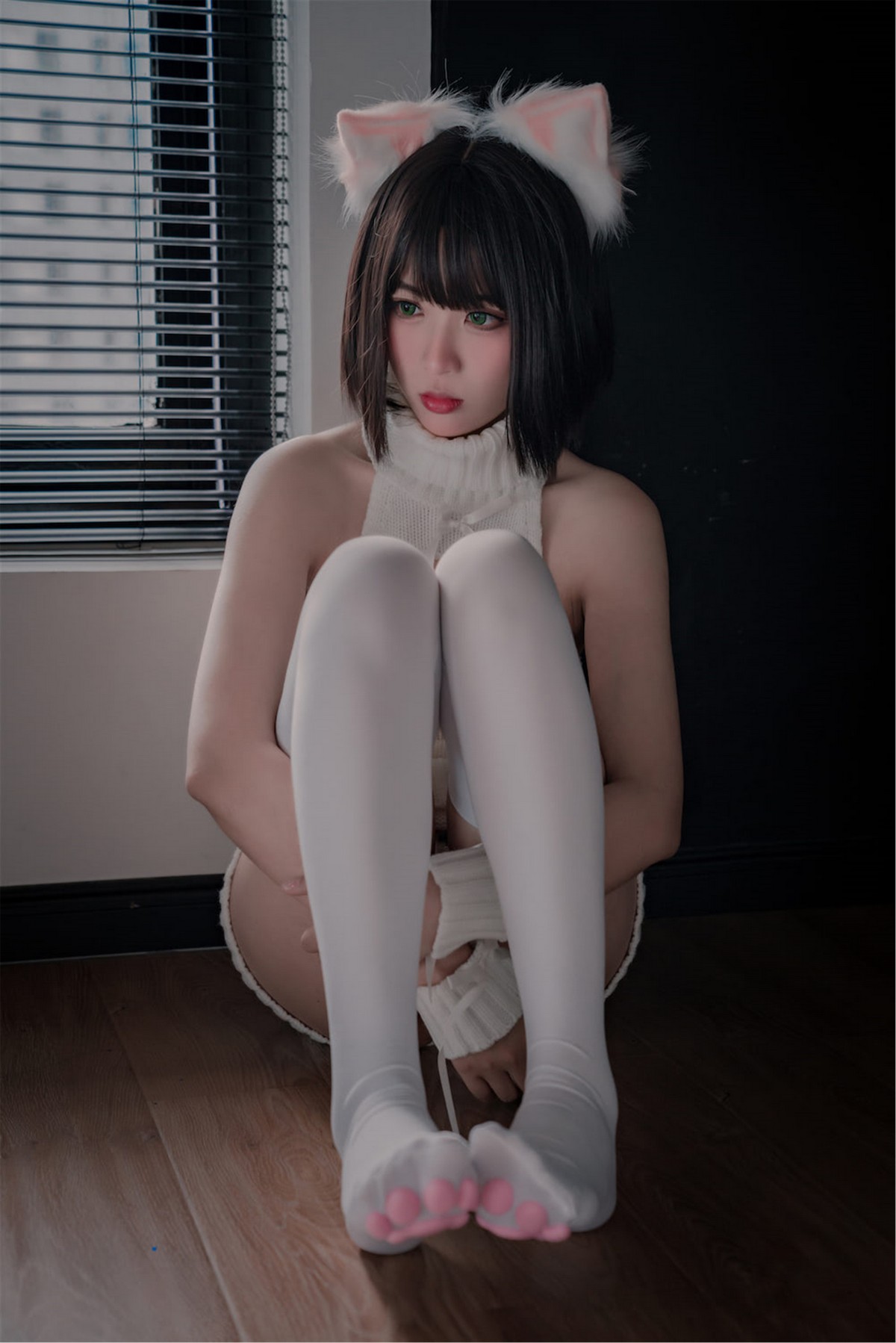 xgyw.top_网络美女轩萧学姐猫爪袜主题私房性感真空白毛衣配白丝袜秀完美身材诱惑写真40P
