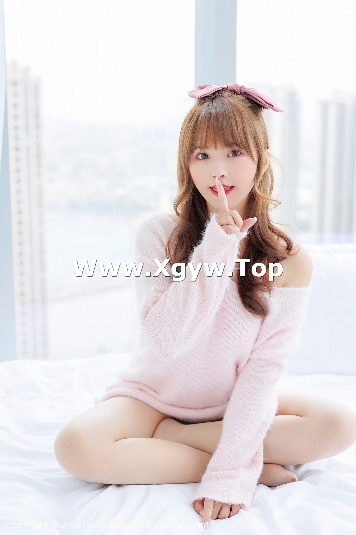 xgyw.top_[IMISS爱蜜社]Vol.677_模特张思允脱性感粉色上衣露红边内衣原色丝袜迷人诱惑写真66P