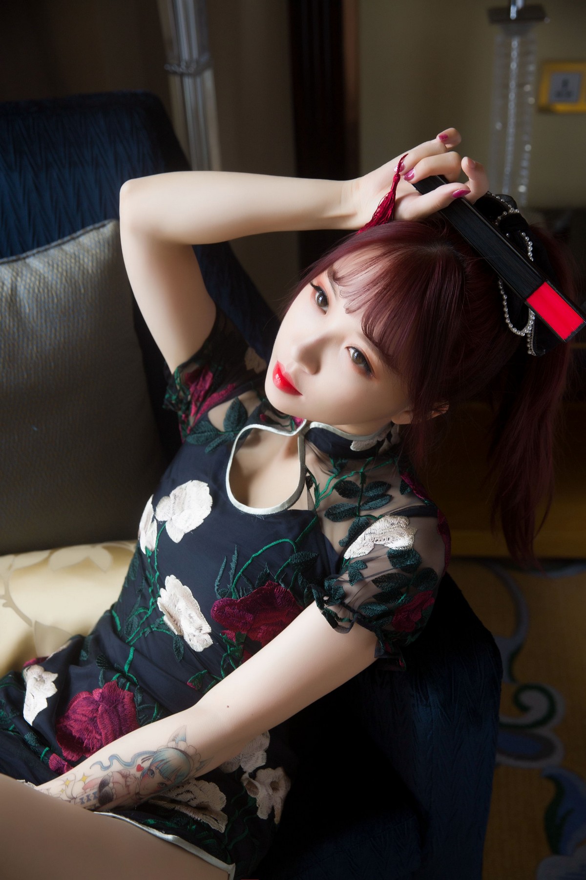 xgyw.top_斗鱼主播小女巫露娜烟影如画主题私房性感花色旗袍配超薄肉丝秀美腿诱惑写真40P