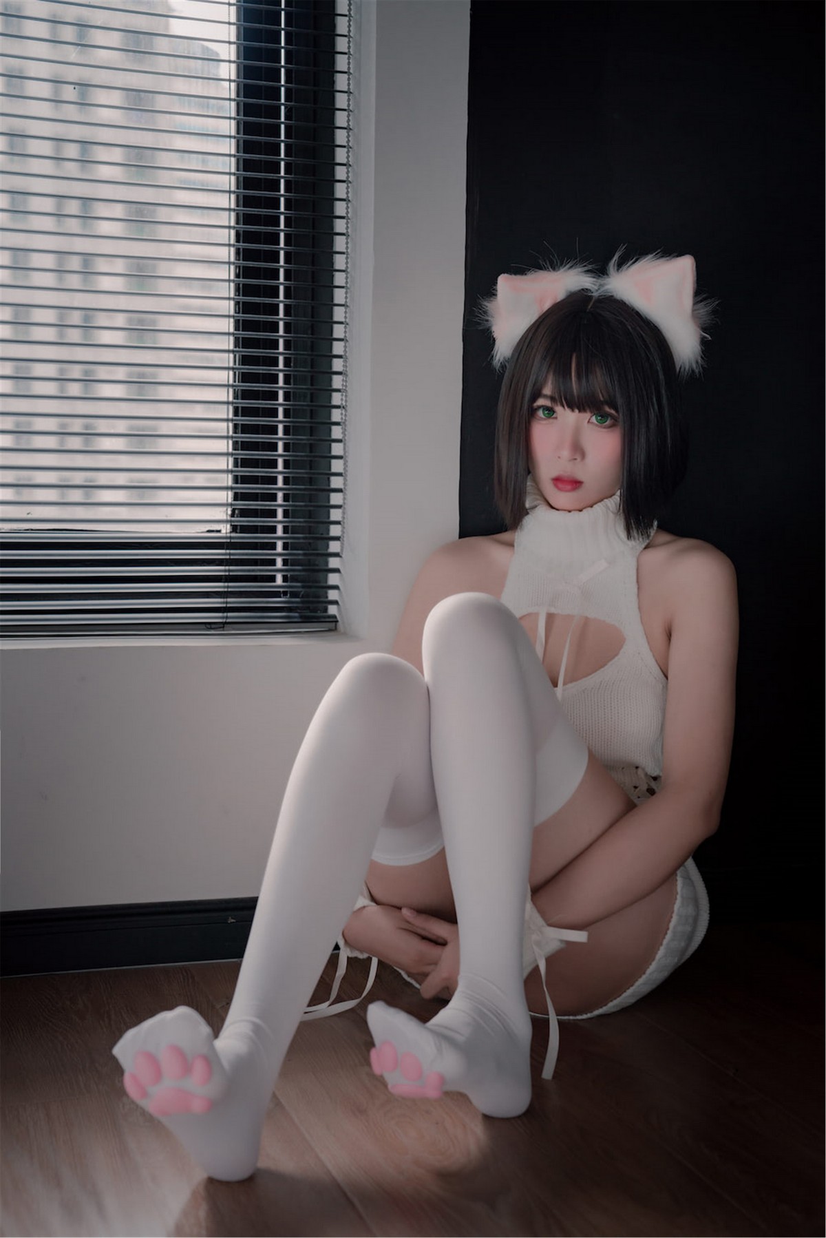 xgyw.top_网络美女轩萧学姐猫爪袜主题私房性感真空白毛衣配白丝袜秀完美身材诱惑写真40P