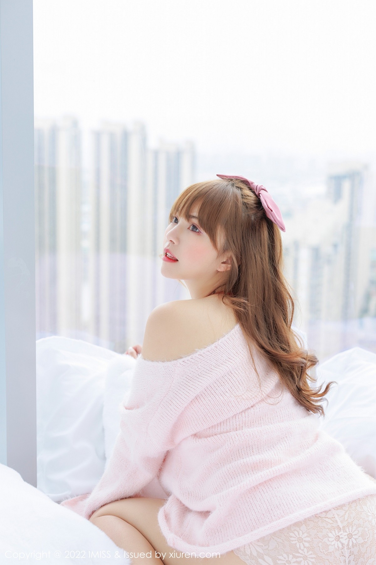 xgyw.top_[IMISS爱蜜社]Vol.677_模特张思允脱性感粉色上衣露红边内衣原色丝袜迷人诱惑写真66P