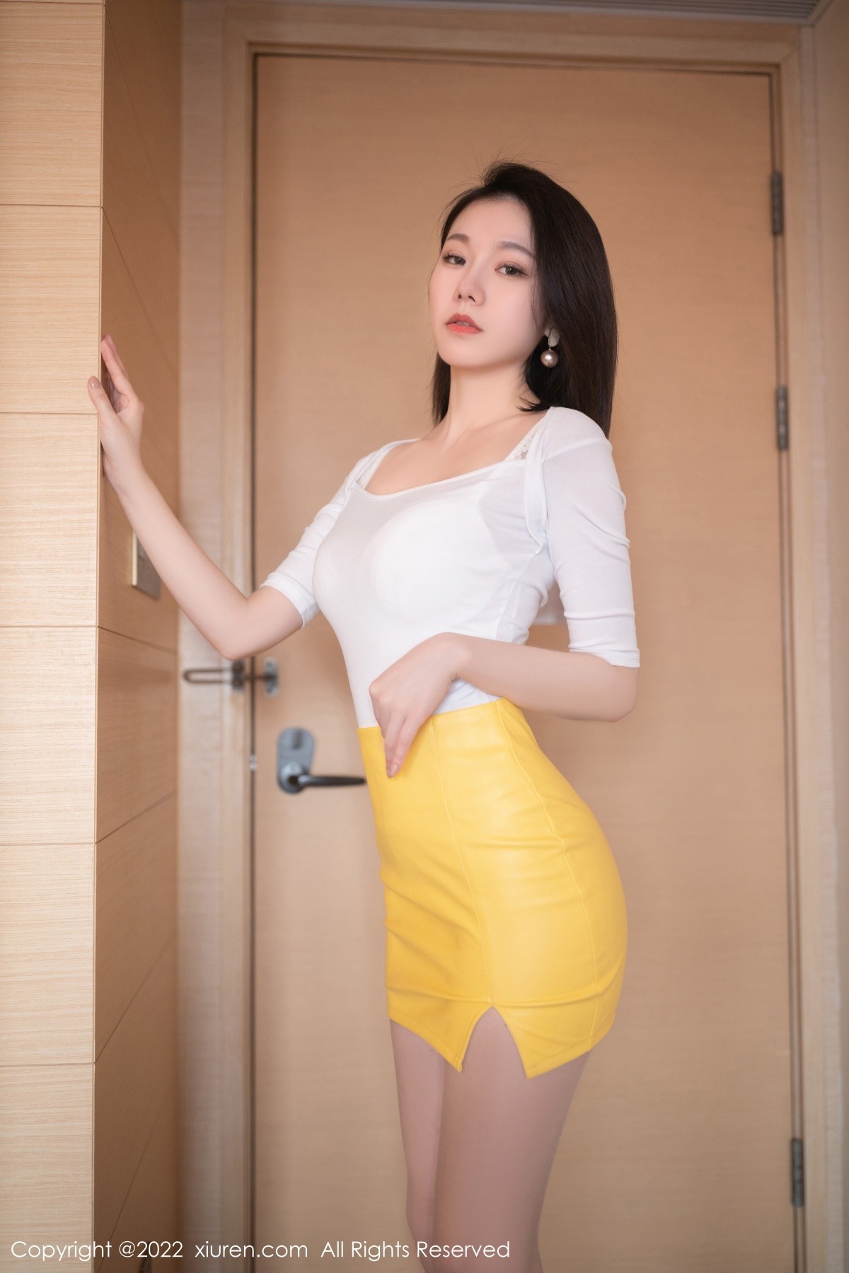 xgyw.top_XiuRen第4854期_模特安然Maleah珠三角旅拍半脱白色上衣露蕾丝内衣诱惑写真80P