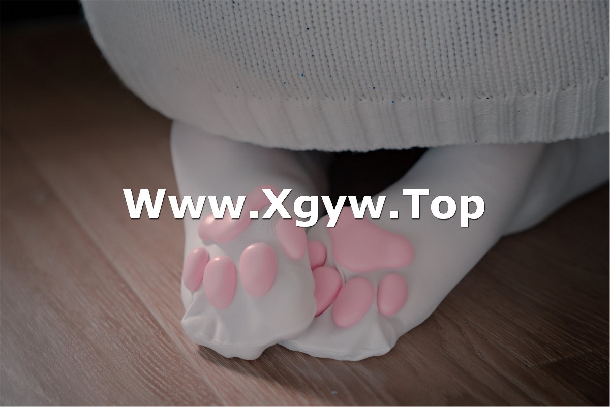 xgyw.top_网络美女轩萧学姐猫爪袜主题私房性感真空白毛衣配白丝袜秀完美身材诱惑写真40P