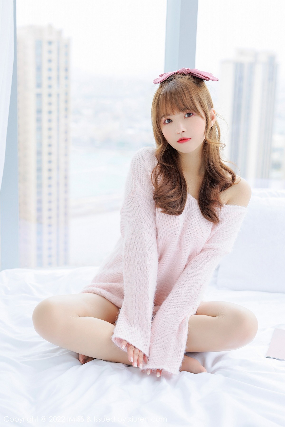 xgyw.top_[IMISS爱蜜社]Vol.677_模特张思允脱性感粉色上衣露红边内衣原色丝袜迷人诱惑写真66P