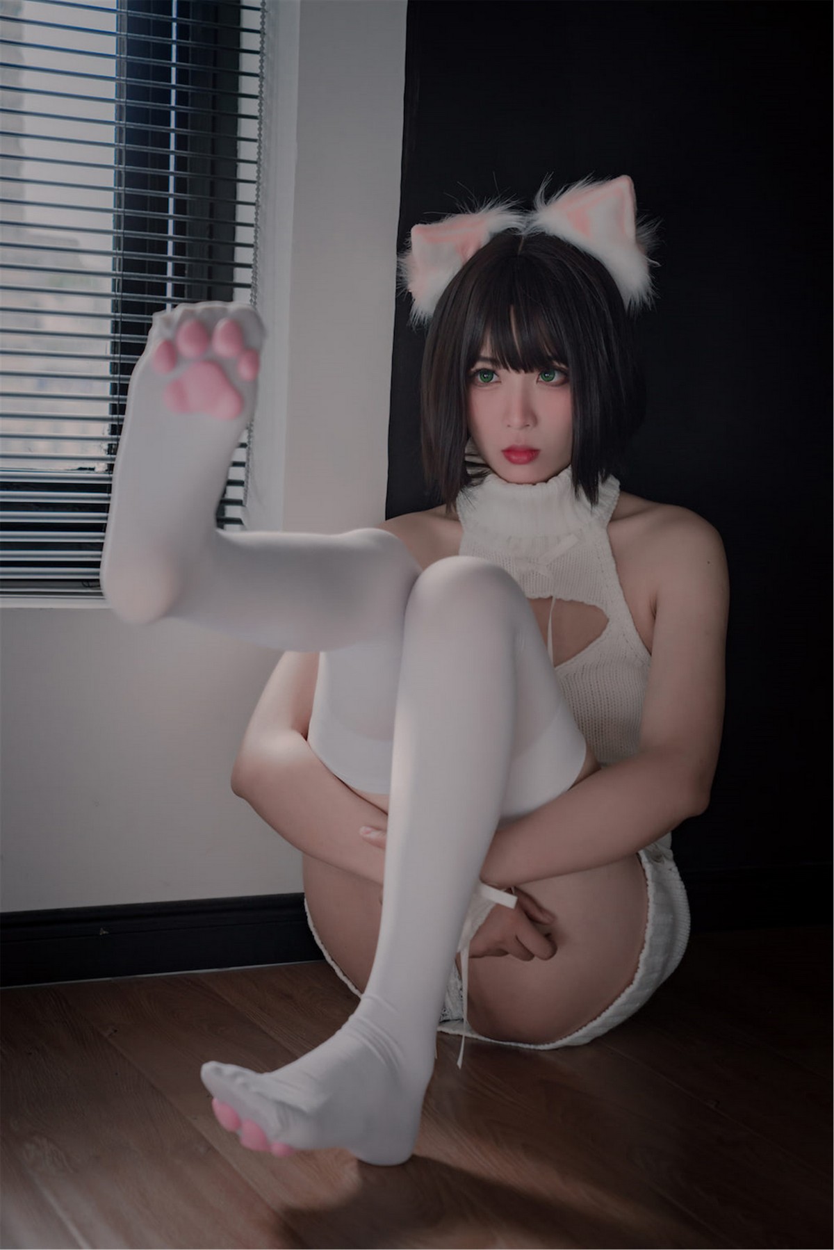 xgyw.top_网络美女轩萧学姐猫爪袜主题私房性感真空白毛衣配白丝袜秀完美身材诱惑写真40P