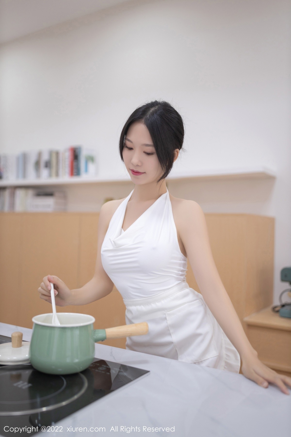 xgyw.top_XiuRen第4861期_模特利世厨娘主题拍摄性感白色服饰配无内肉丝极致诱惑写真73P