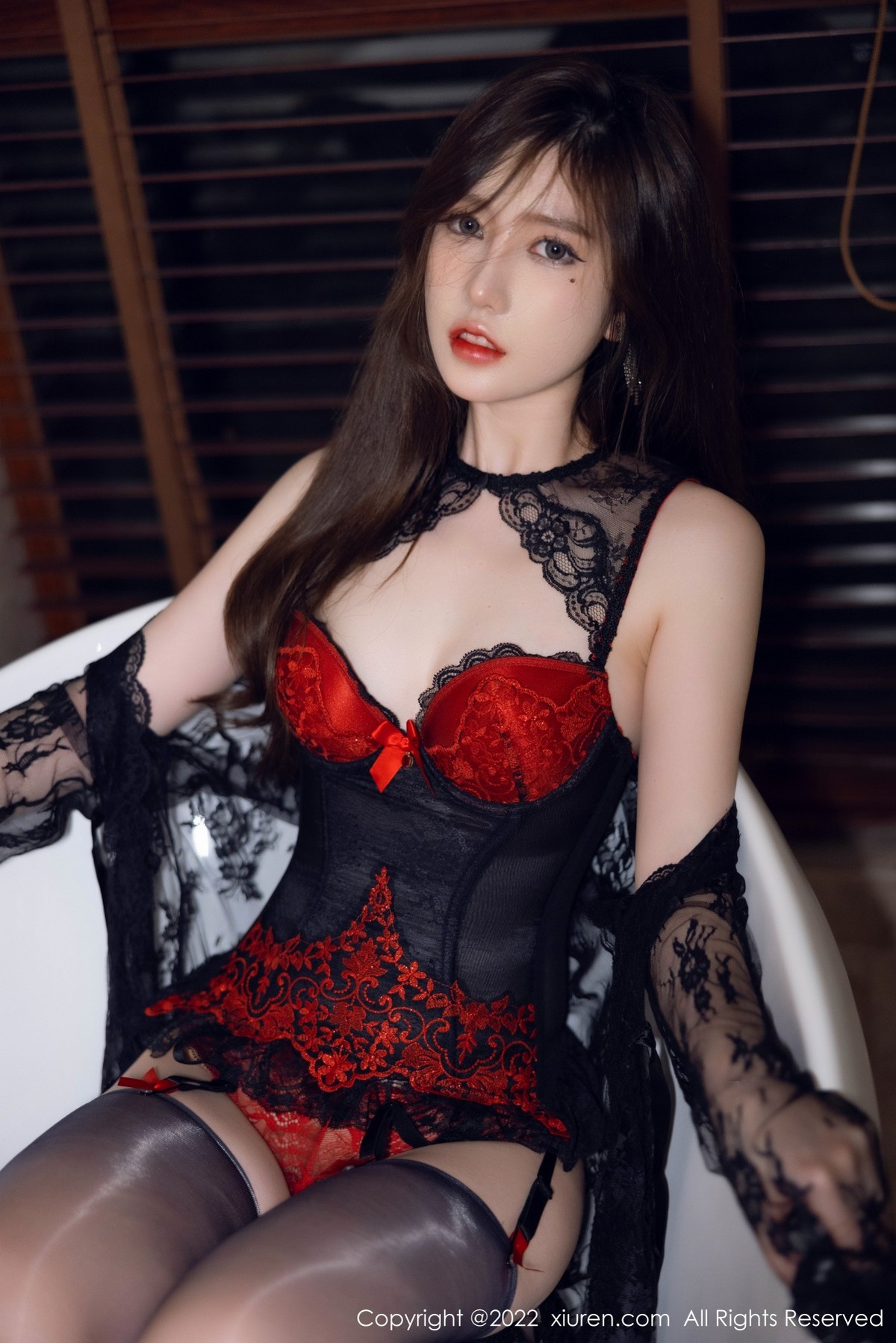 xgyw.top_XiuRen第4863期_模特美桃酱珠三角旅拍黑色网纱服饰露性感红色内衣完美诱惑写真40P