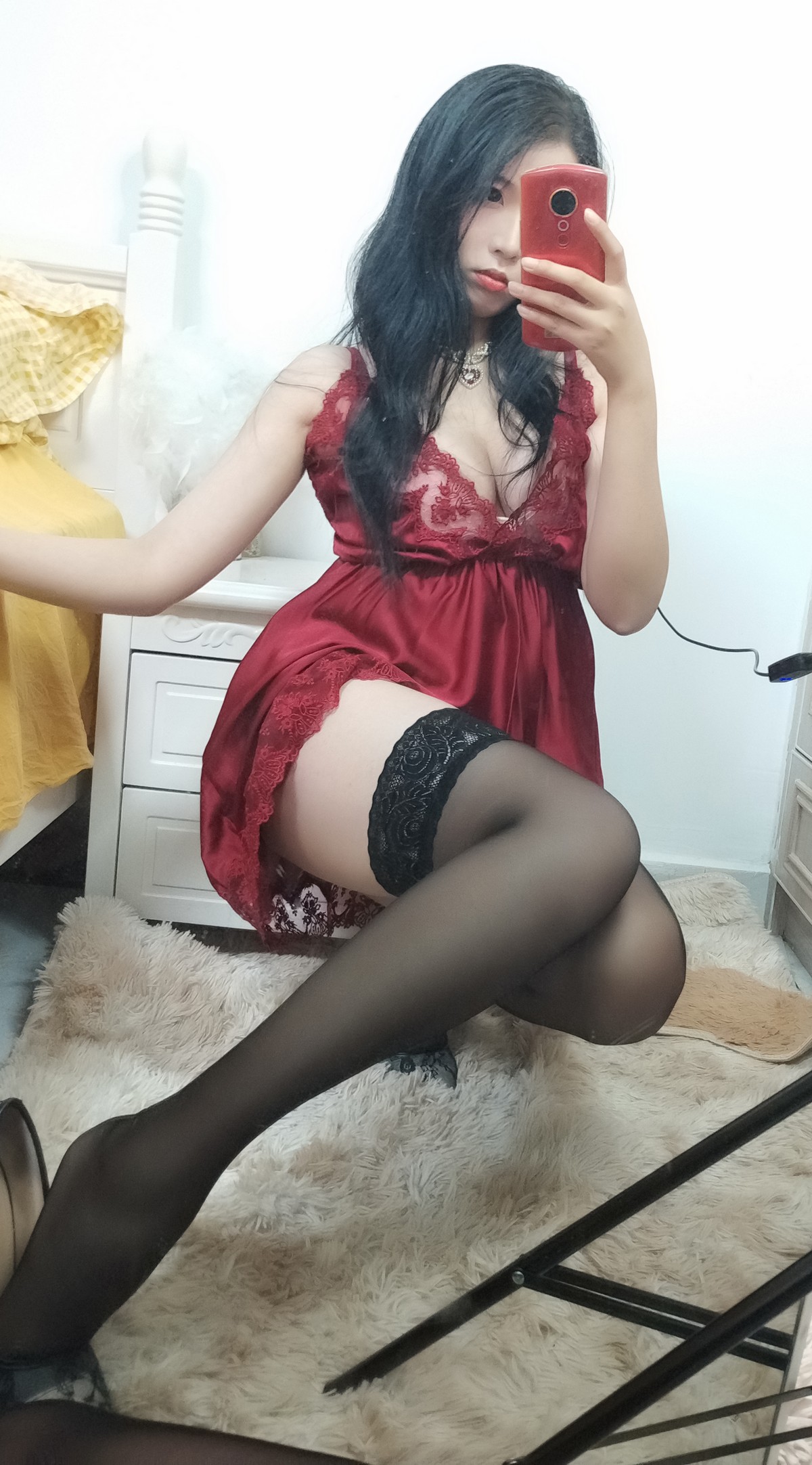 xgyw.top_网络美女轩萧学姐酒红色睡衣主题私房性感低胸蕾丝睡衣配黑丝裤袜迷人诱惑写真36P