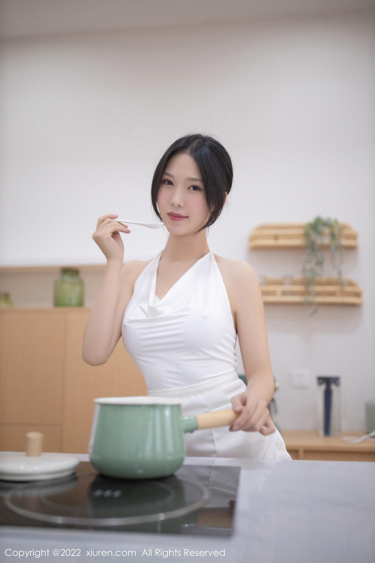 xgyw.top_XiuRen第4861期_模特利世厨娘主题拍摄性感白色服饰配无内肉丝极致诱惑写真73P