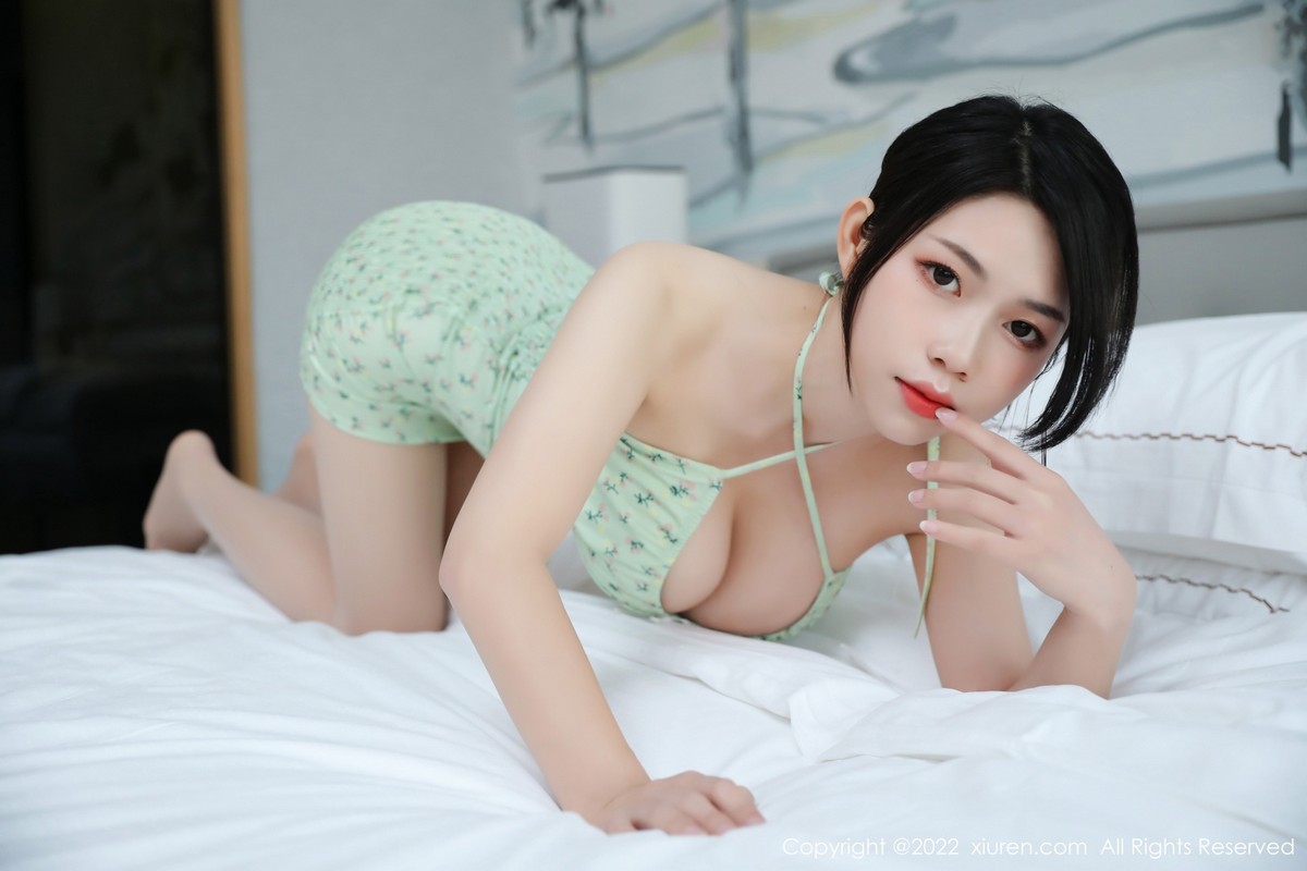 xgyw.top_XiuRen第4858期_模特娜娜子呀绿灰色露肩连衣短裙配超薄无内肉丝惹火诱惑写真46P