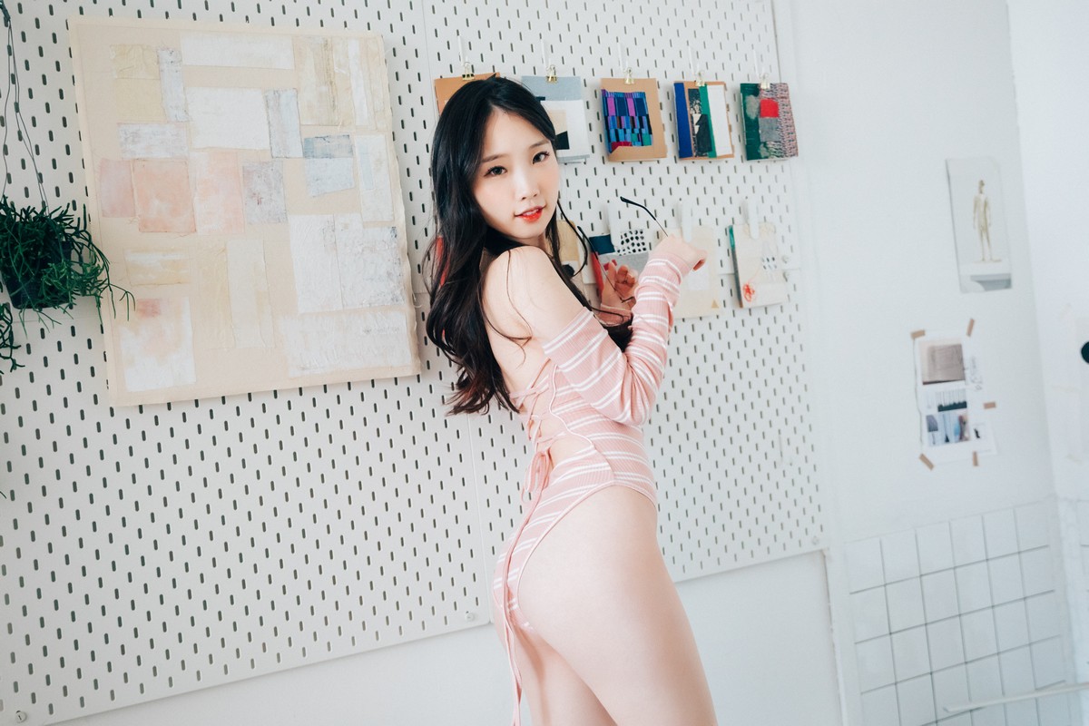 xgyw.top_韩国美女Assistant私房服饰主题性感粉色高叉连体衣 肉色蕾丝内衣完美诱惑写真64P