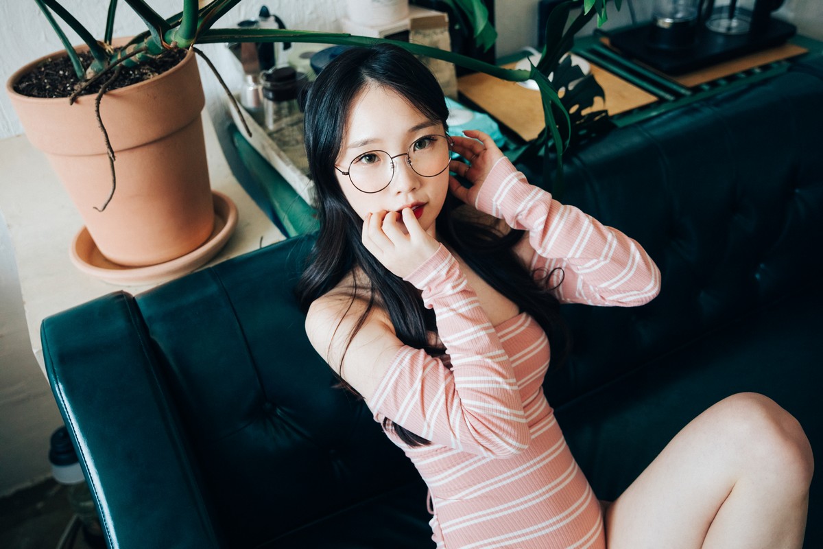 xgyw.top_韩国美女Assistant私房服饰主题性感粉色高叉连体衣 肉色蕾丝内衣完美诱惑写真64P
