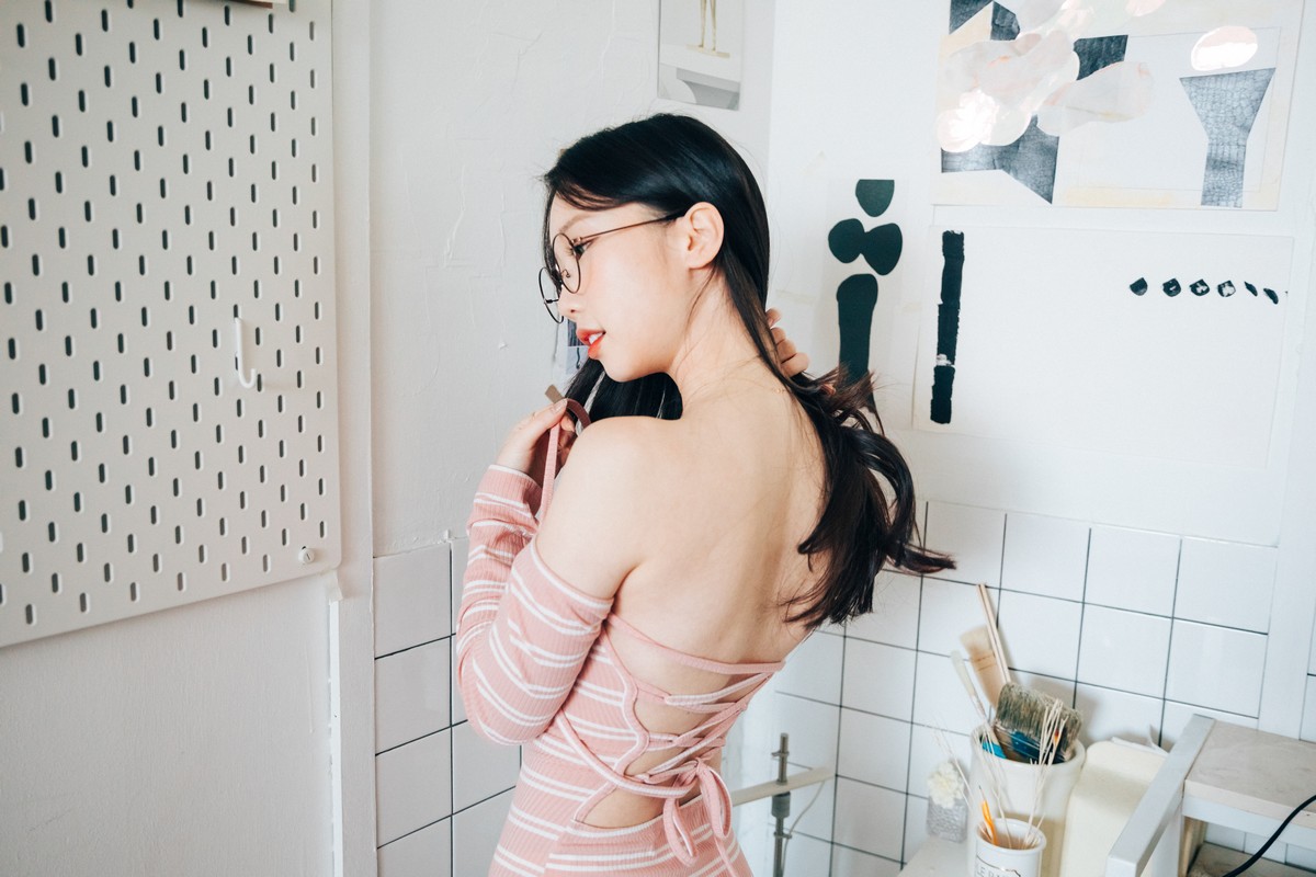 xgyw.top_韩国美女Assistant私房服饰主题性感粉色高叉连体衣 肉色蕾丝内衣完美诱惑写真64P