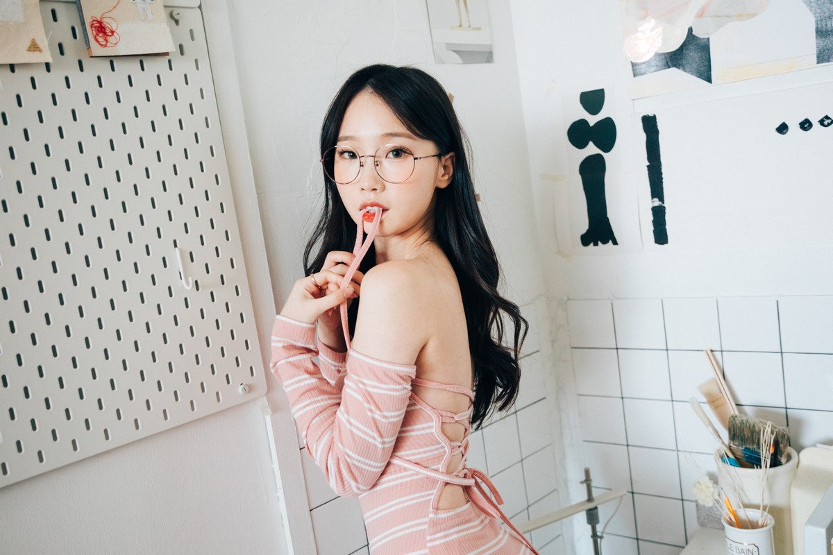 xgyw.top_韩国美女Assistant私房服饰主题性感粉色高叉连体衣 肉色蕾丝内衣完美诱惑写真64P