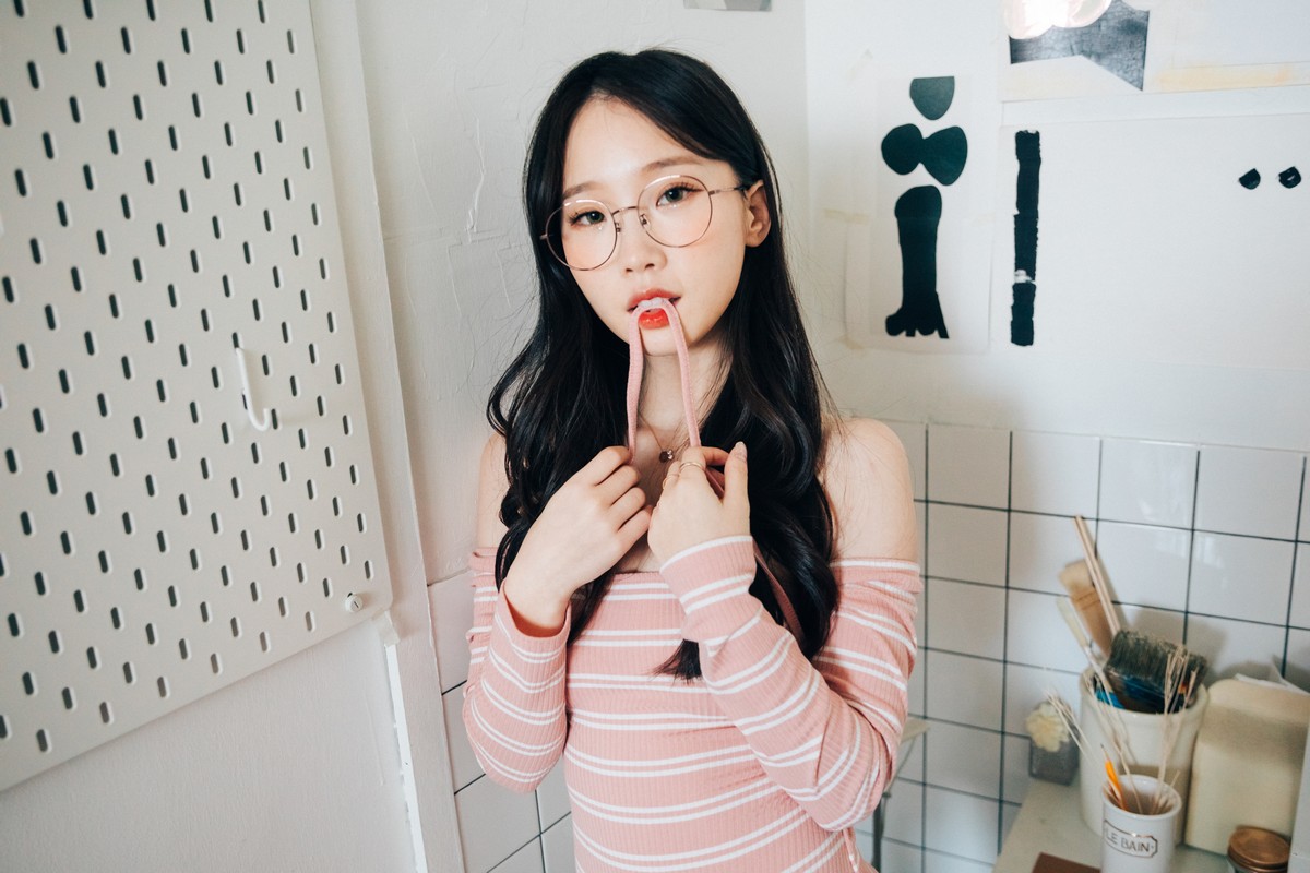 xgyw.top_韩国美女Assistant私房服饰主题性感粉色高叉连体衣 肉色蕾丝内衣完美诱惑写真64P