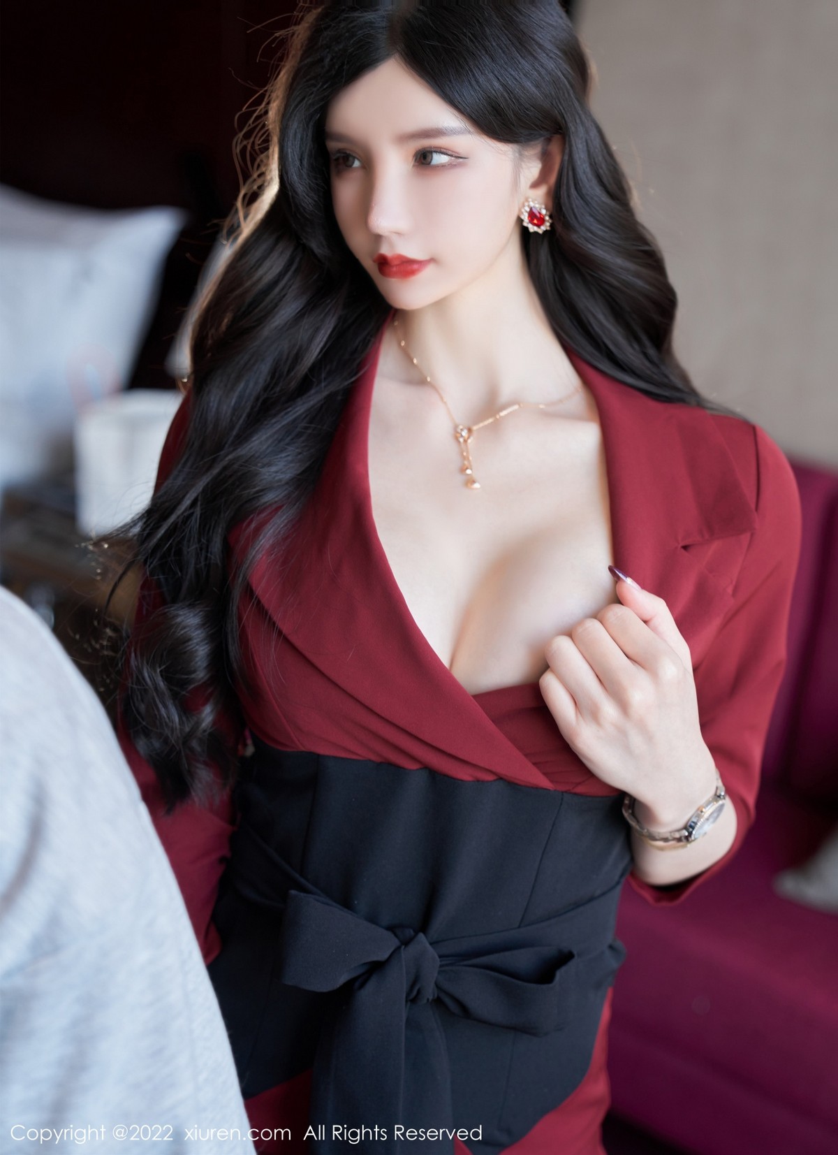 xgyw.top_XiuRen第4877期_女神周于希Sally脱红色外衣露性感黑色内衣超薄黑丝迷人诱惑写真76P