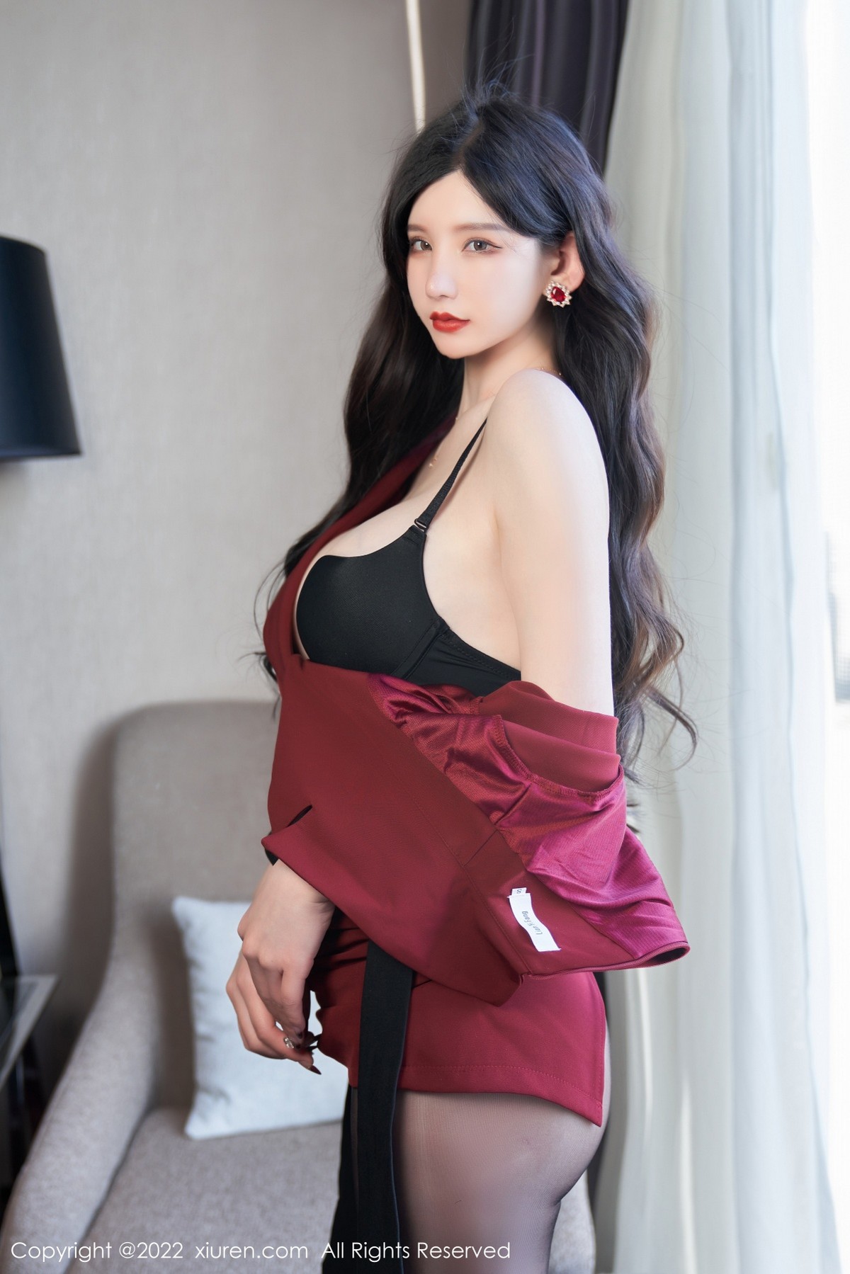 xgyw.top_XiuRen第4877期_女神周于希Sally脱红色外衣露性感黑色内衣超薄黑丝迷人诱惑写真76P