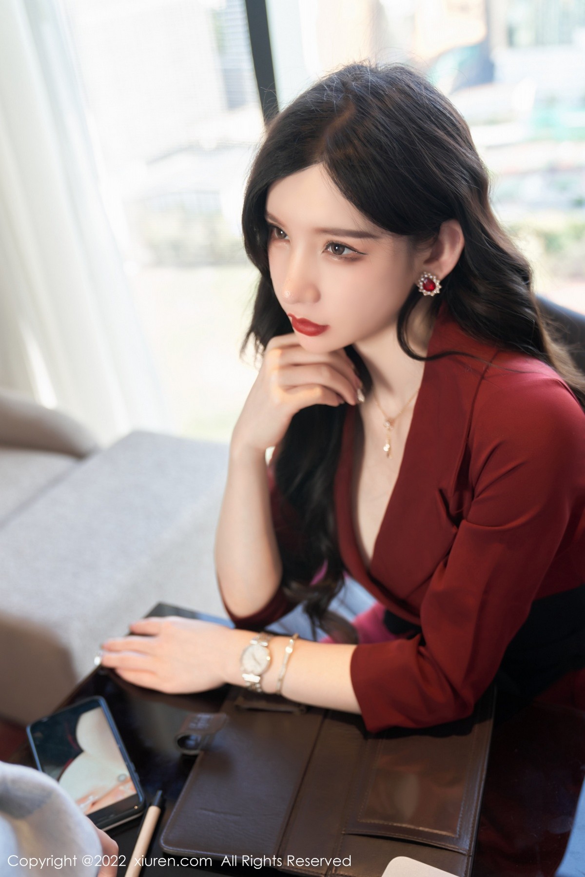 xgyw.top_XiuRen第4877期_女神周于希Sally脱红色外衣露性感黑色内衣超薄黑丝迷人诱惑写真76P