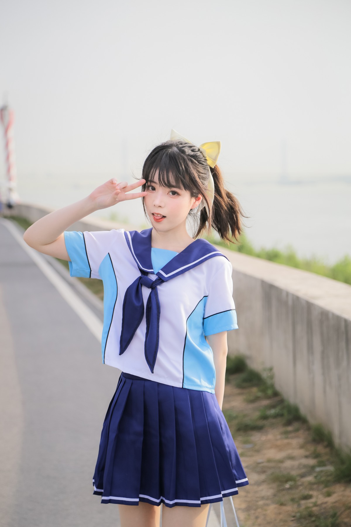 xgyw.top_微博妹子Fushii_海堂高岭爱花主题户外性感学生制服配白丝袜秀完美身材诱惑写真31P