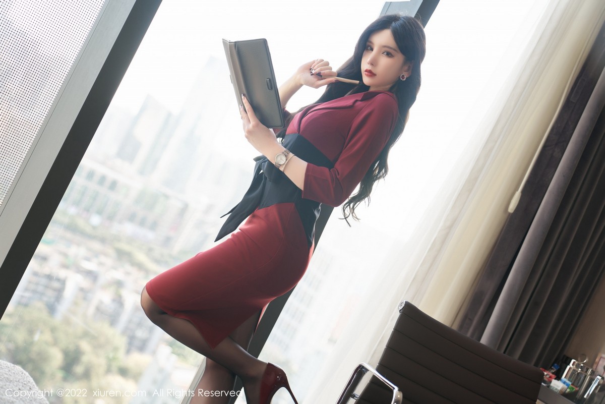 xgyw.top_XiuRen第4877期_女神周于希Sally脱红色外衣露性感黑色内衣超薄黑丝迷人诱惑写真76P