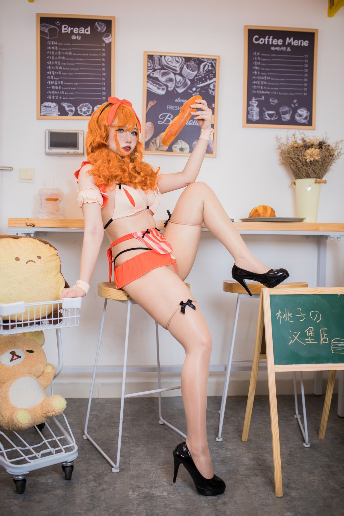 xgyw.top_Coser美女贞子蜜桃汉堡店员主题性感红色服饰露肉色内衣秀丰满豪乳诱惑写真35P