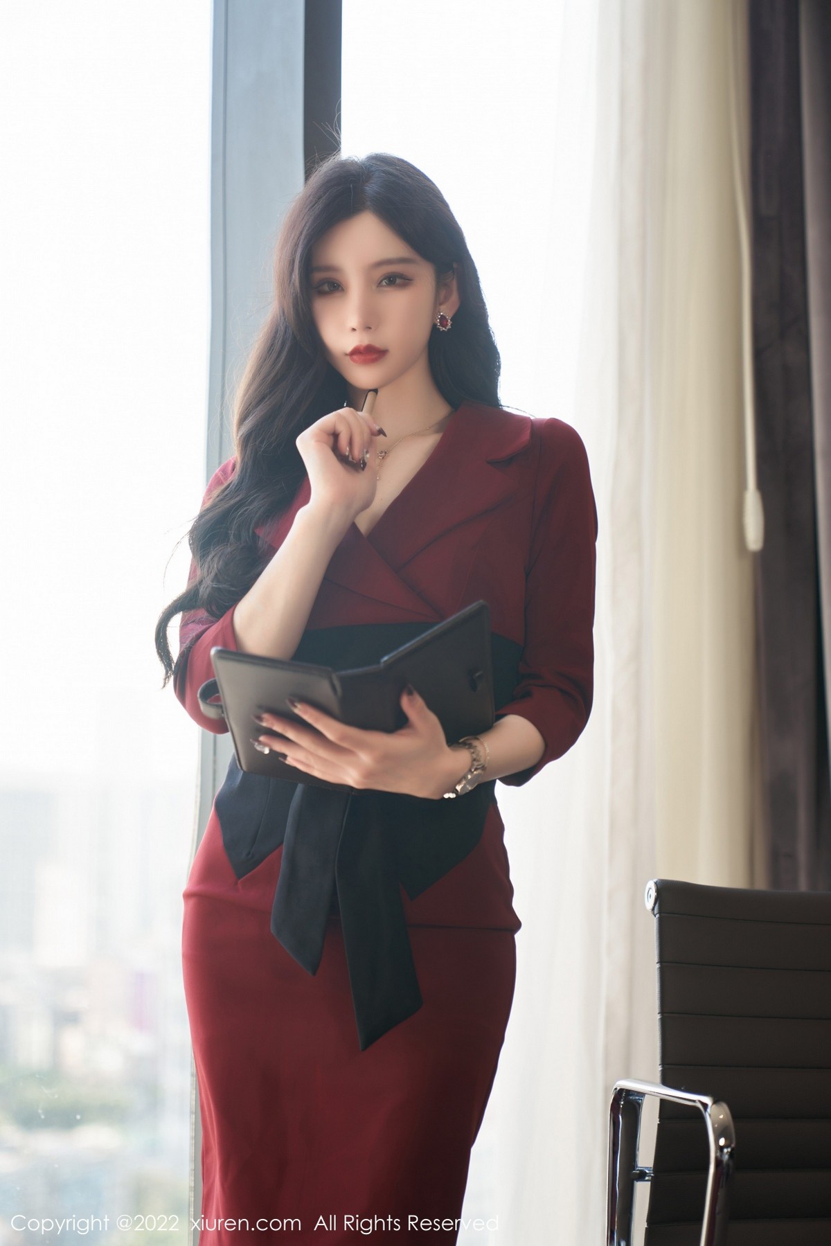 xgyw.top_XiuRen第4877期_女神周于希Sally脱红色外衣露性感黑色内衣超薄黑丝迷人诱惑写真76P