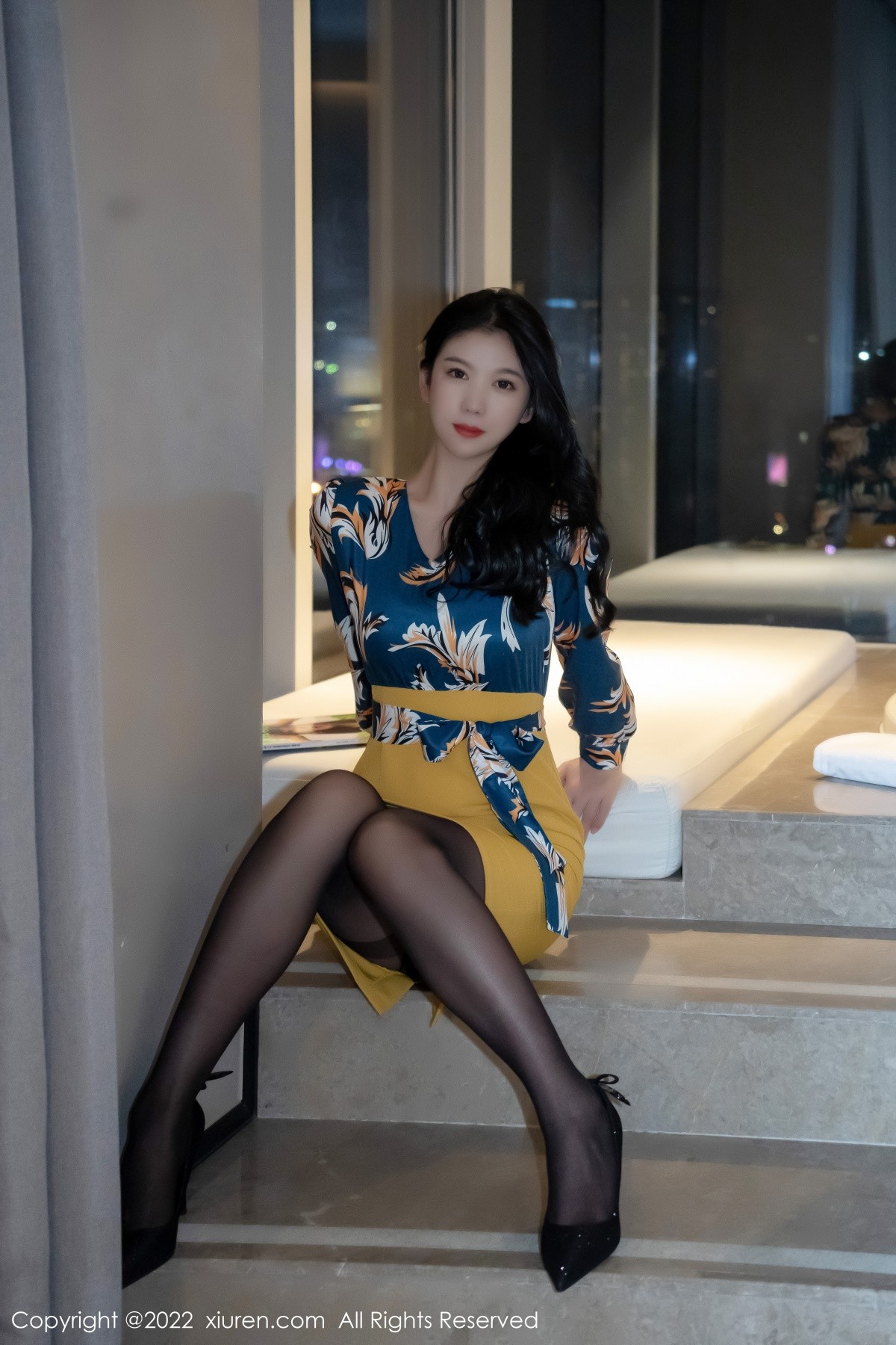xgyw.top_XiuRen第4880期_模特李雅柔蓝色图案上衣配黄短裙露性感内衣超薄黑丝诱惑写真51P